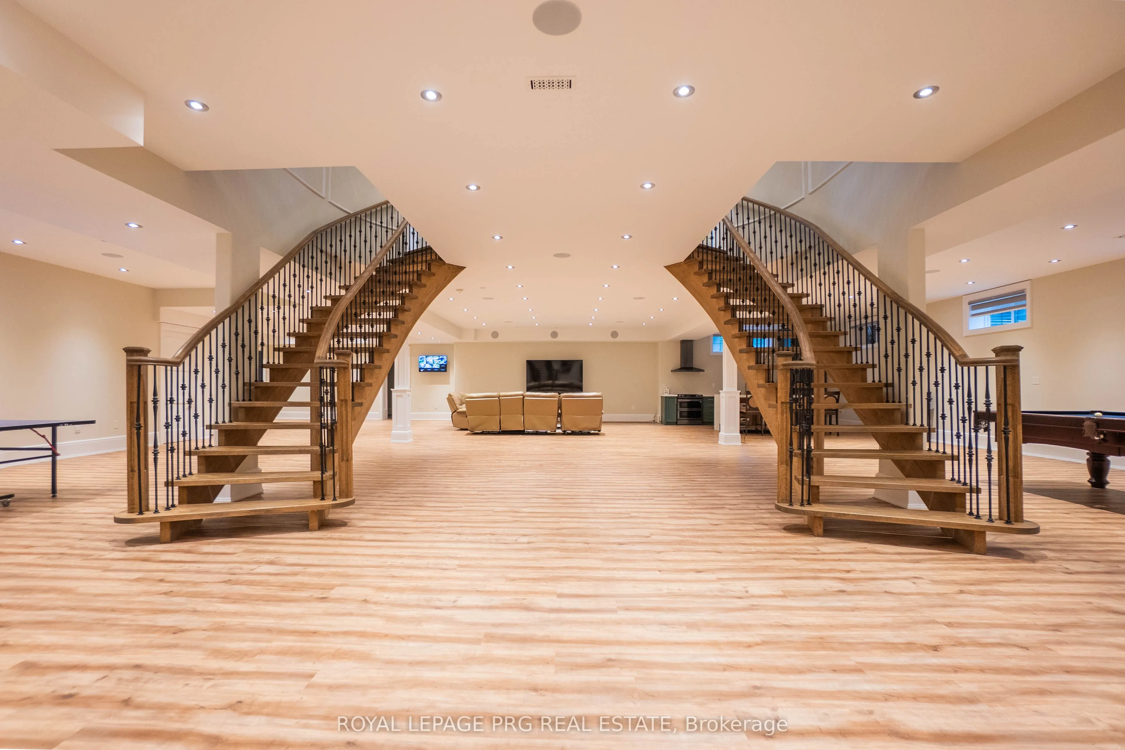 12 Hollywood Crescent