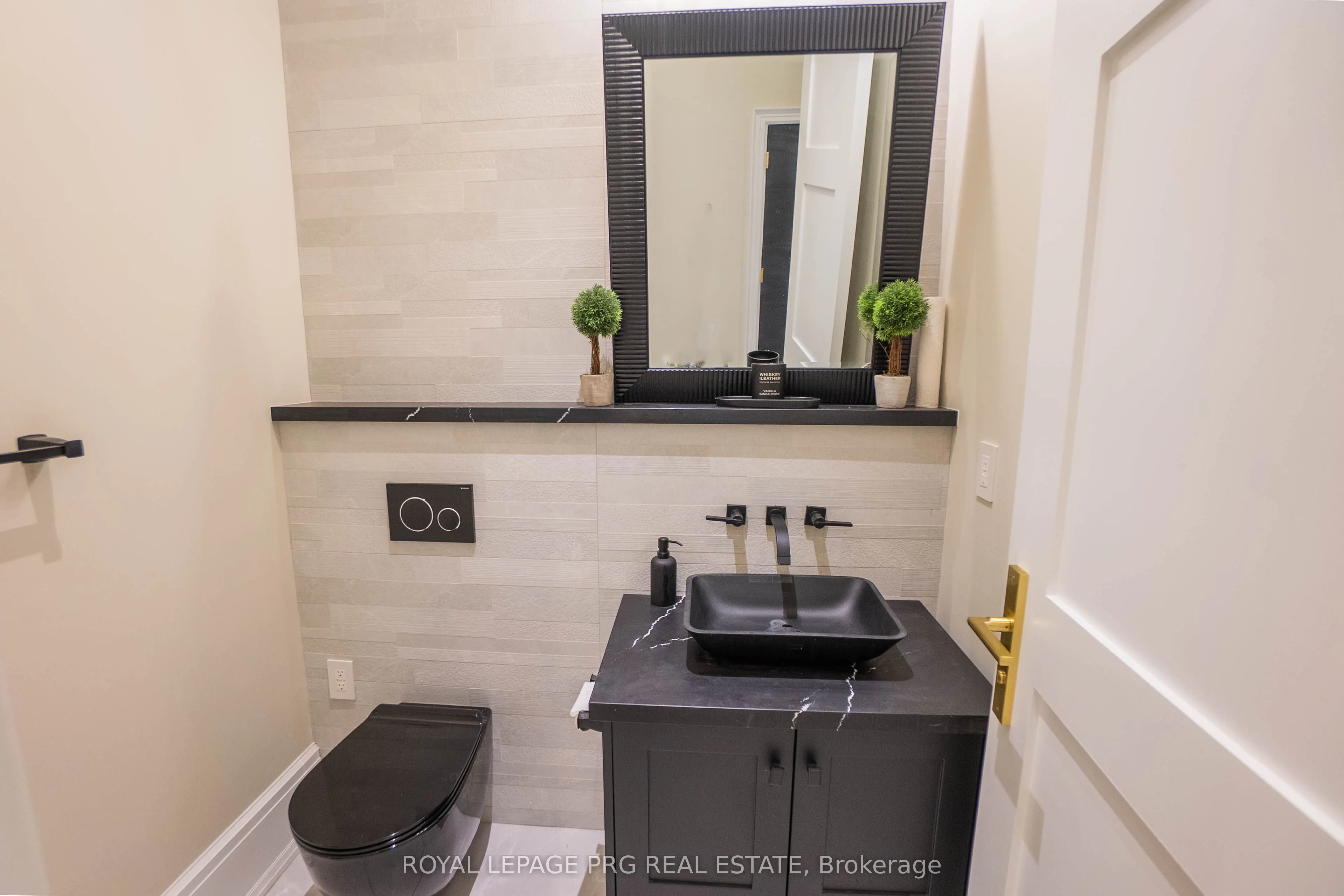 12 Hollywood Crescent