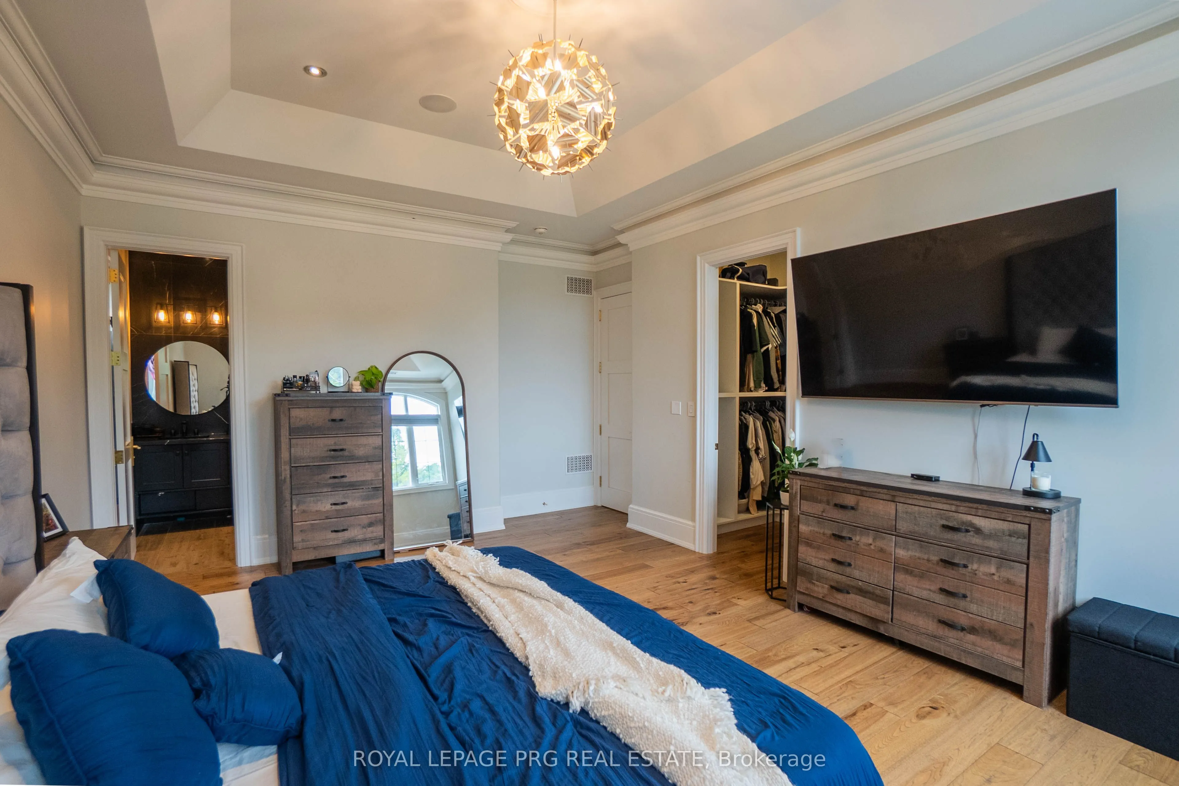 12 Hollywood Crescent