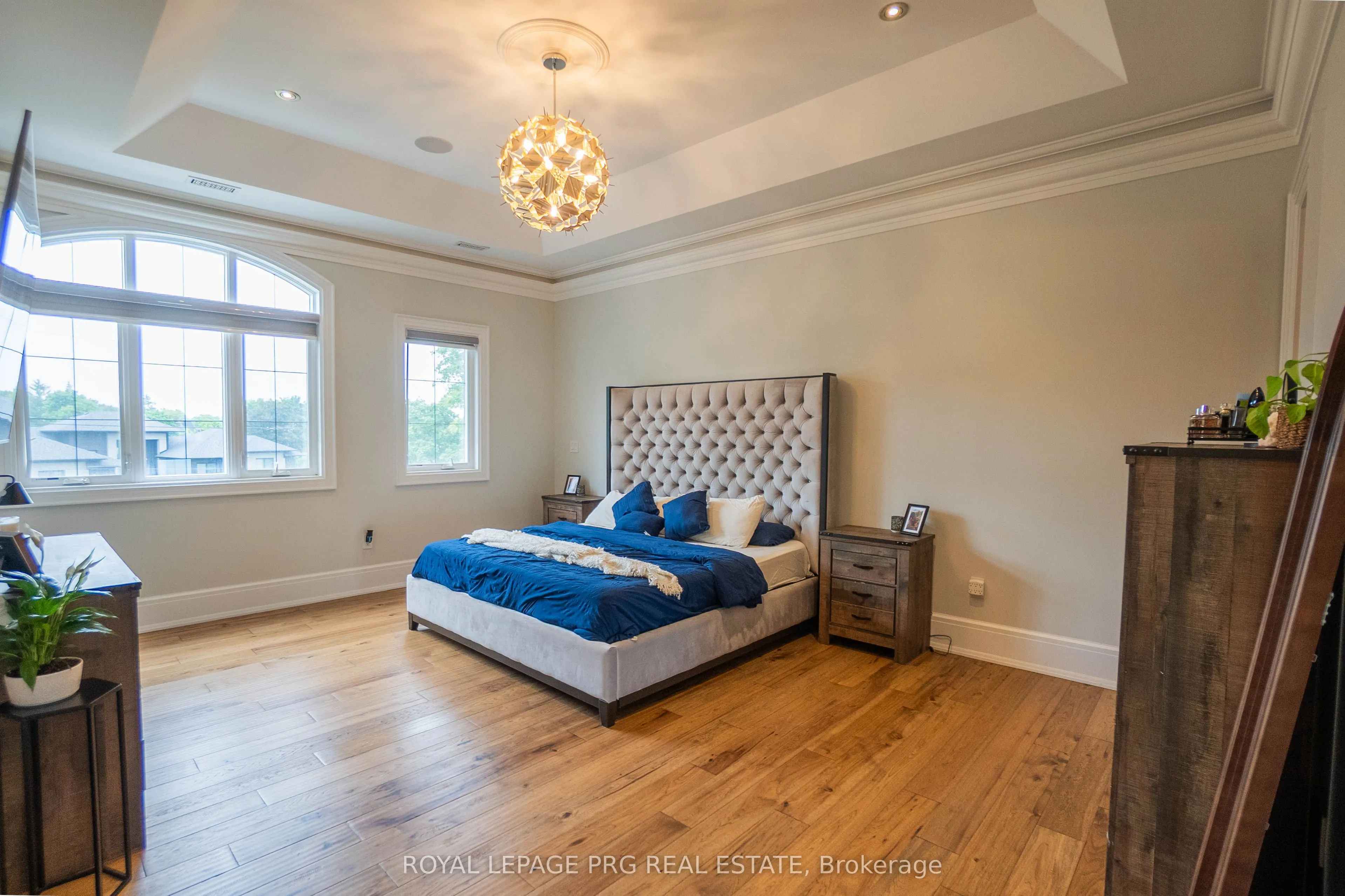 12 Hollywood Crescent