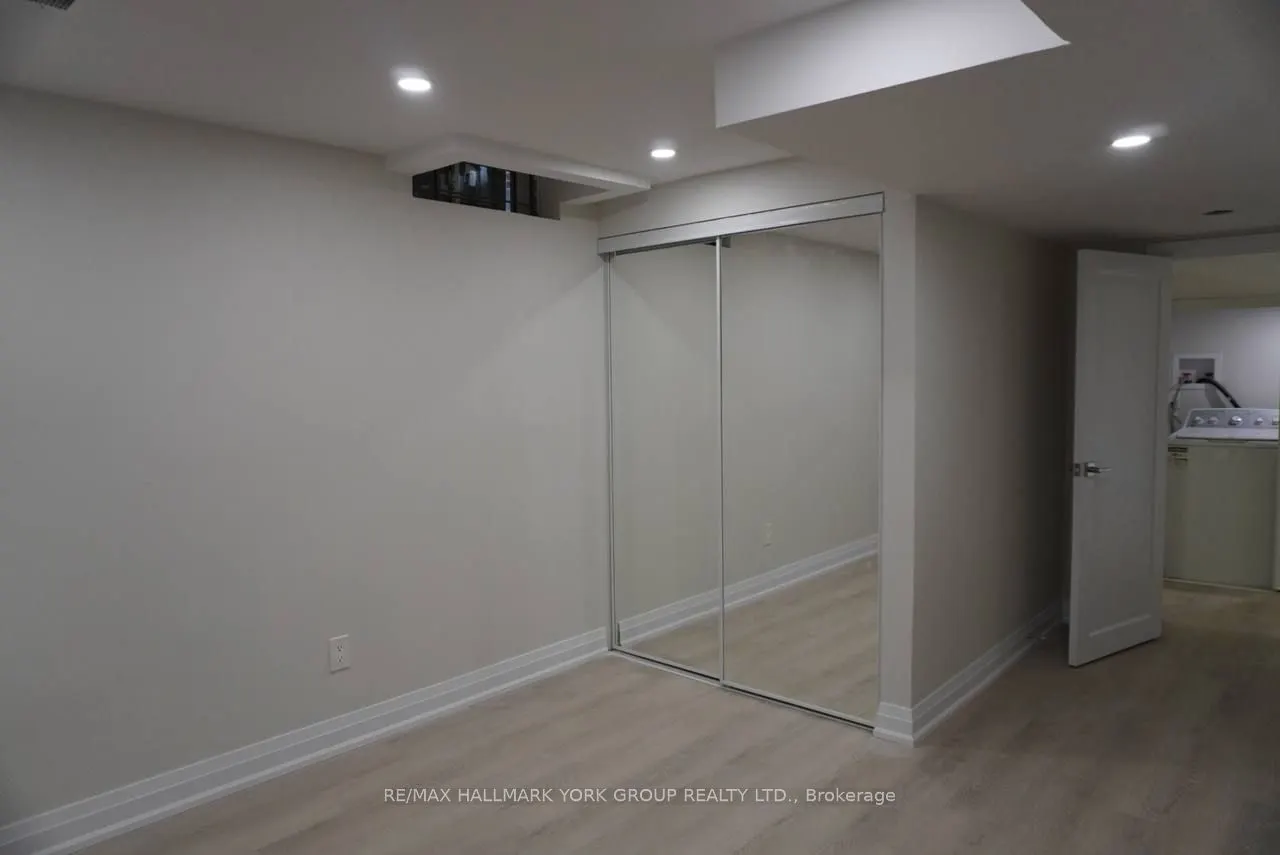 259 Glenway Circle S, #Basement