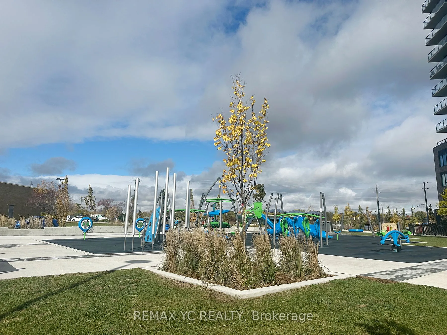 185 Deerfield Road, #501