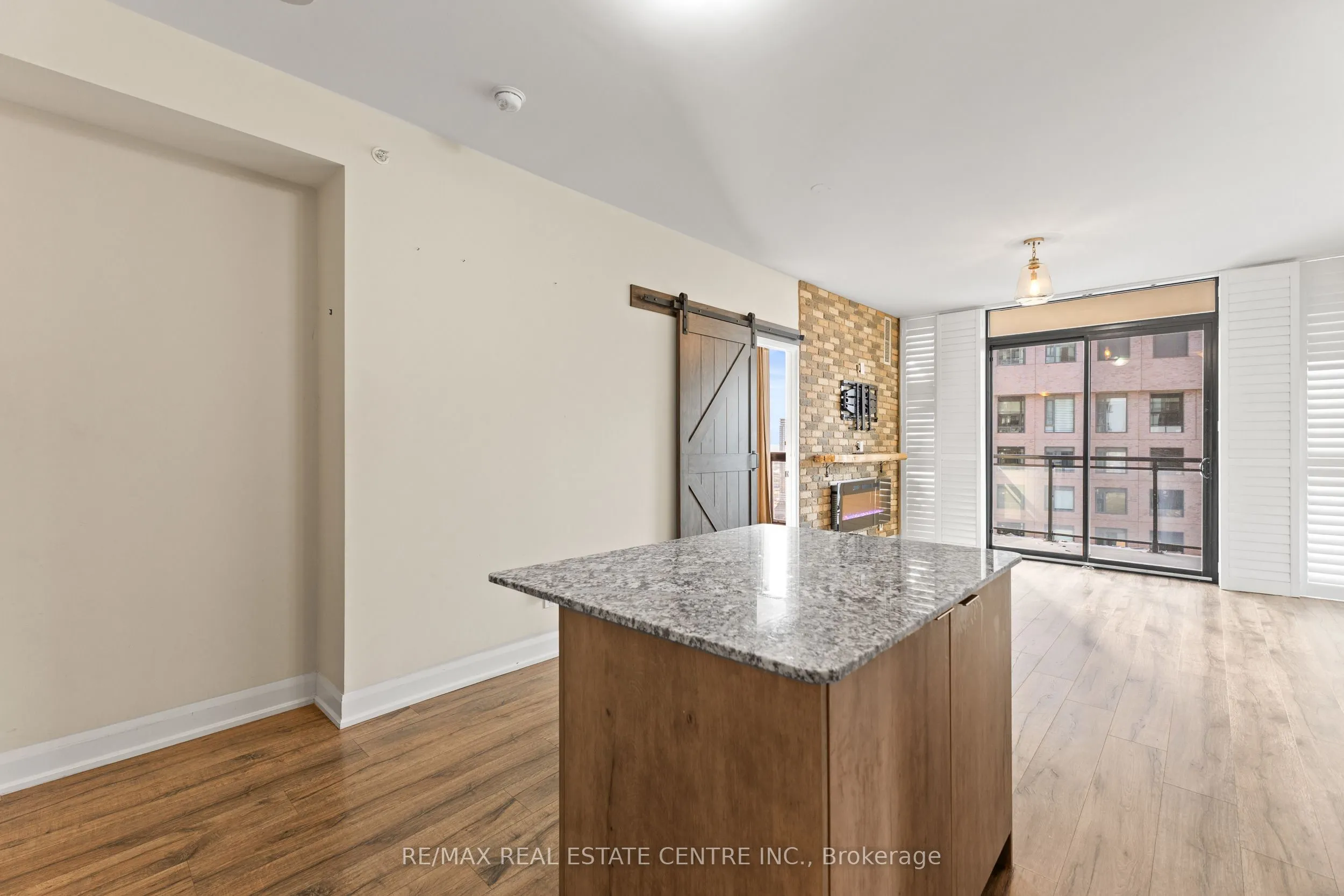 2910 Highway 7 Road W, #3004