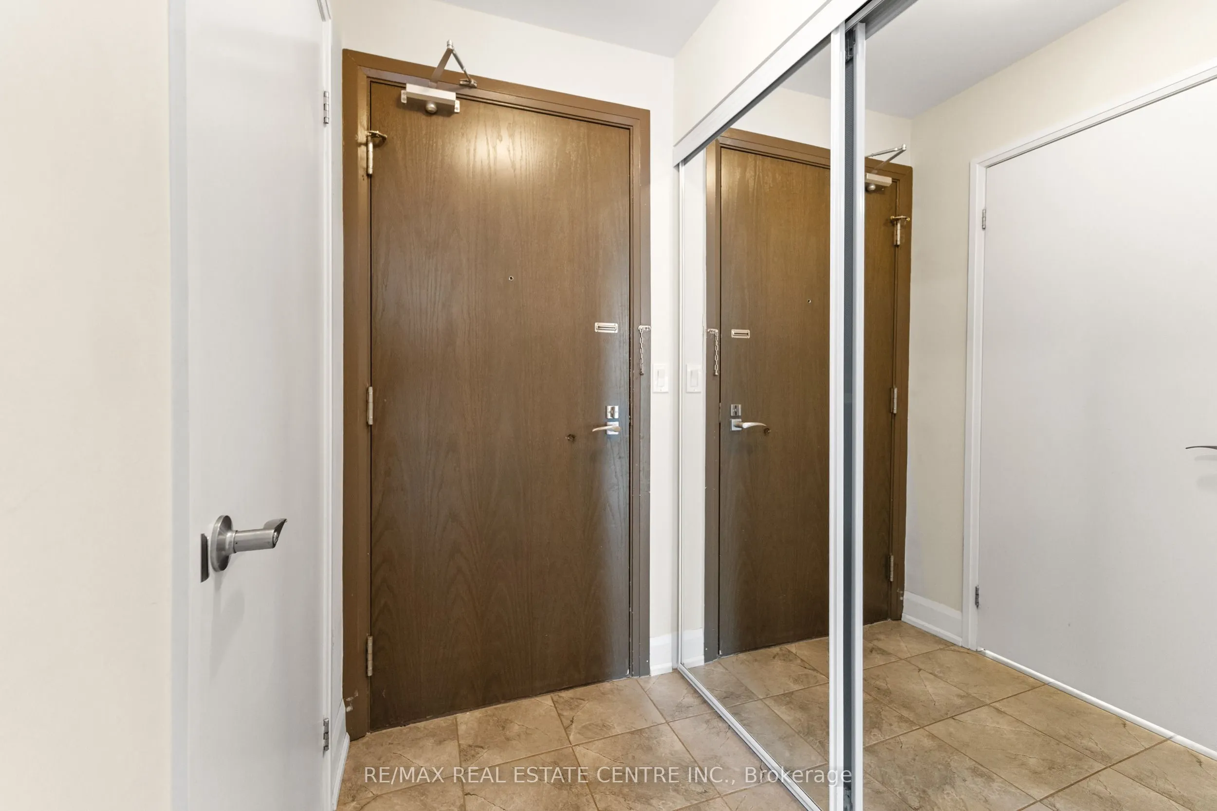 2910 Highway 7 Road W, #3004