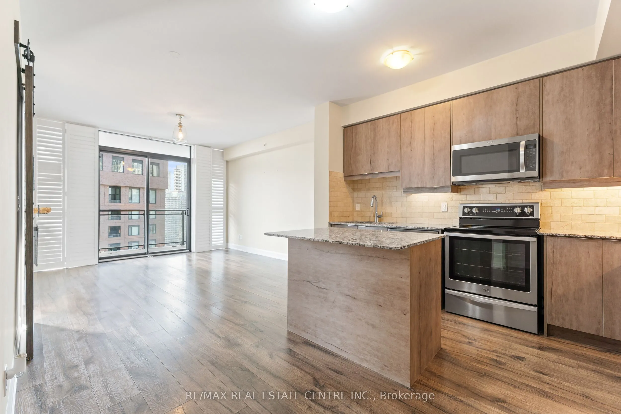 2910 Highway 7 Road W, #3004