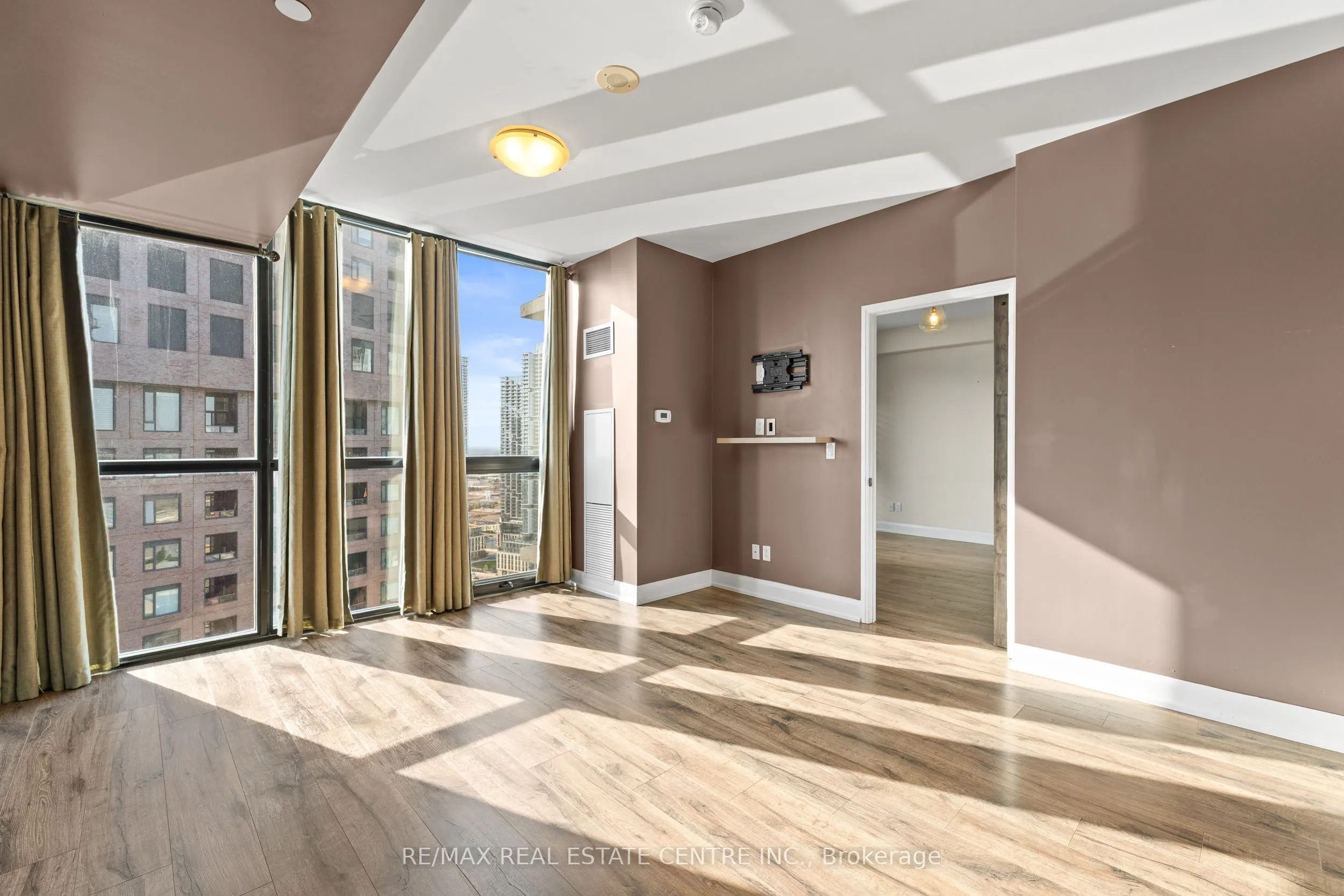 2910 Highway 7 Road W, #3004