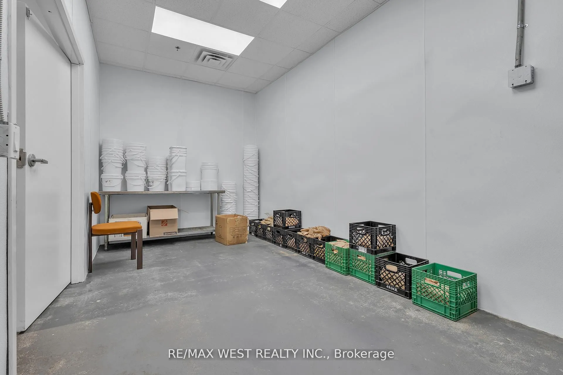 418 Hanlan Road, #17&18