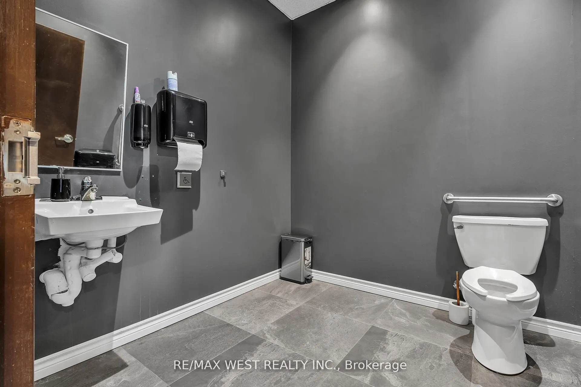 418 Hanlan Road, #17&18