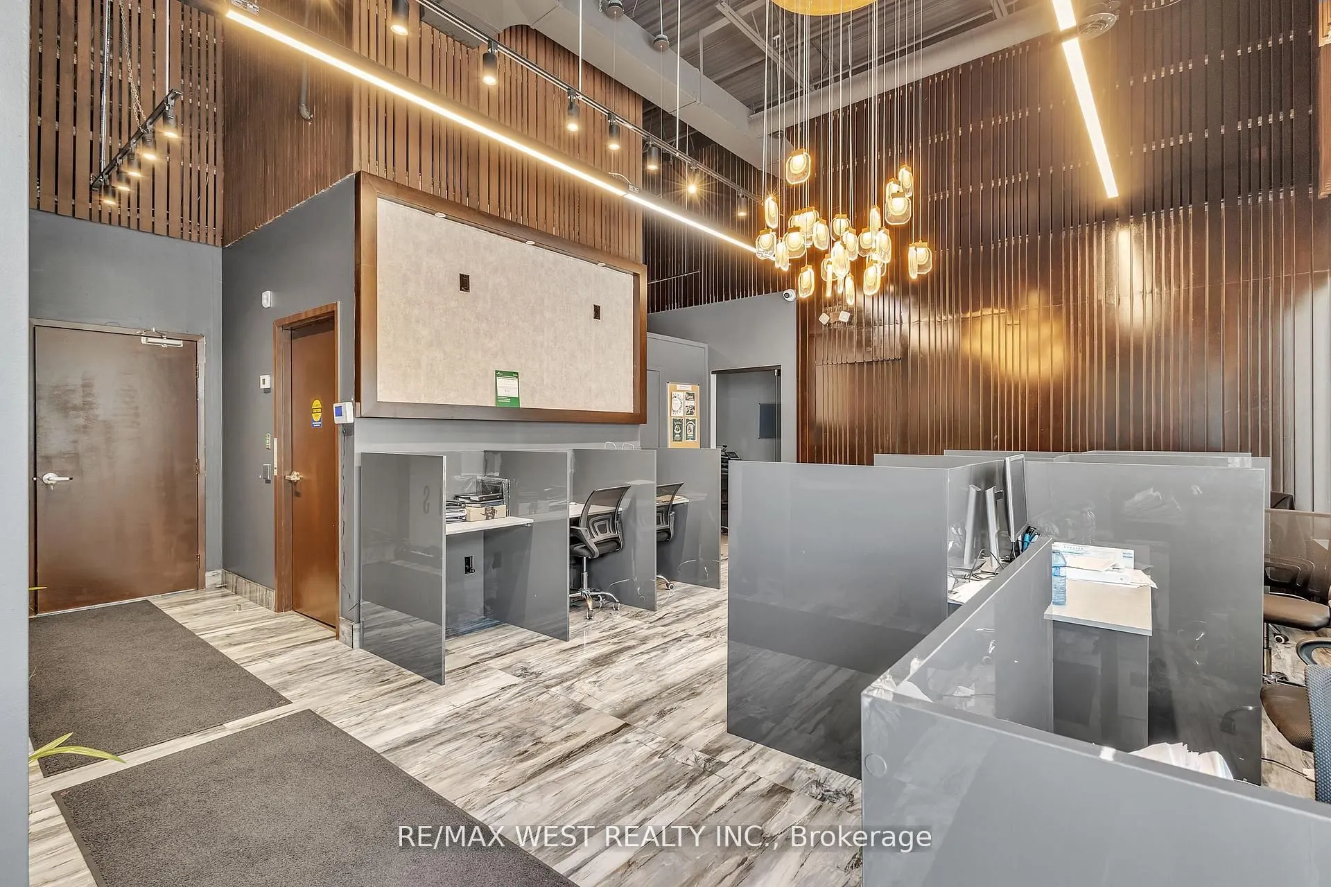 418 Hanlan Road, #17&18