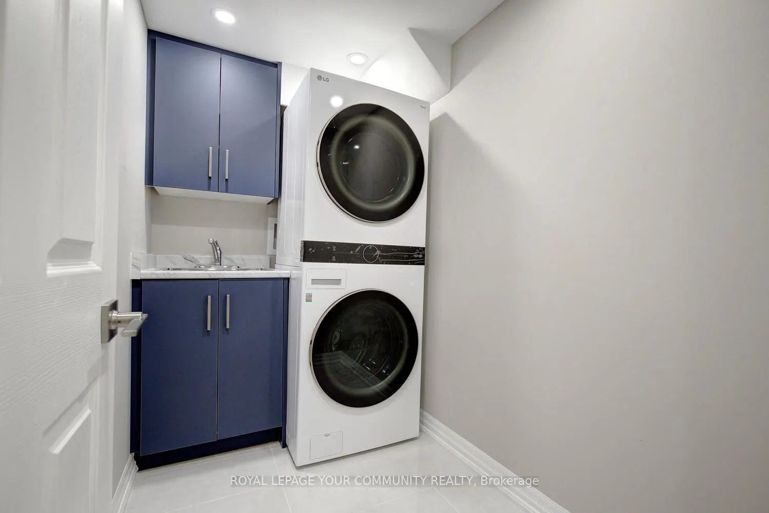 167 SIR SANFORD FLEMING Way