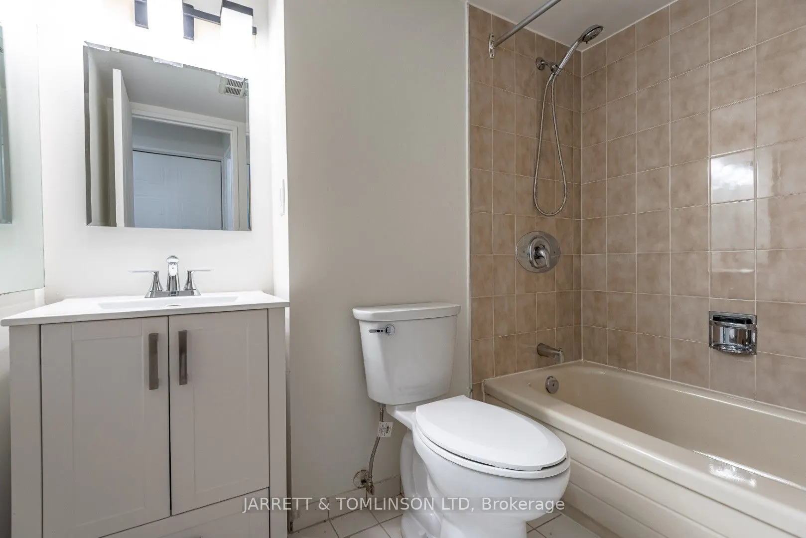 100 Observatory Lane E, #204