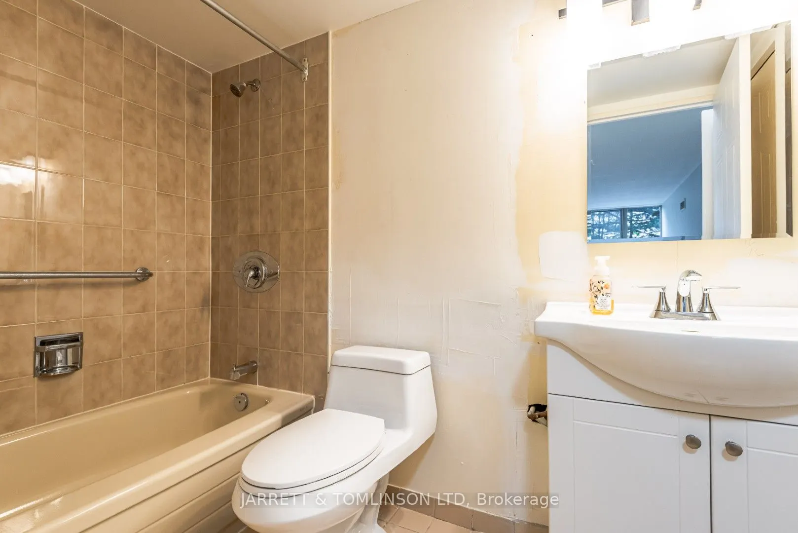 100 Observatory Lane E, #204