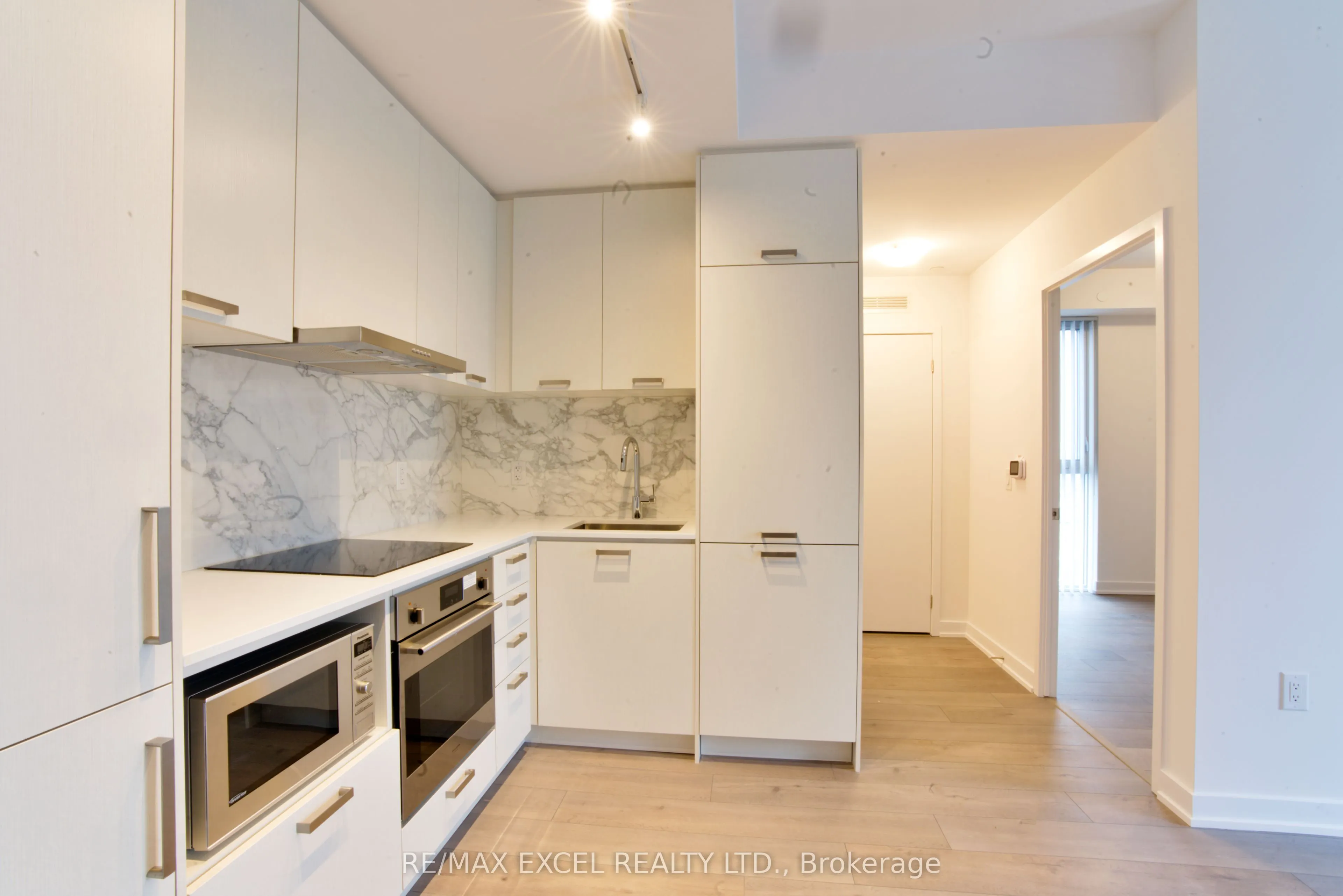 38 Honeycrisp Crescent, #1102