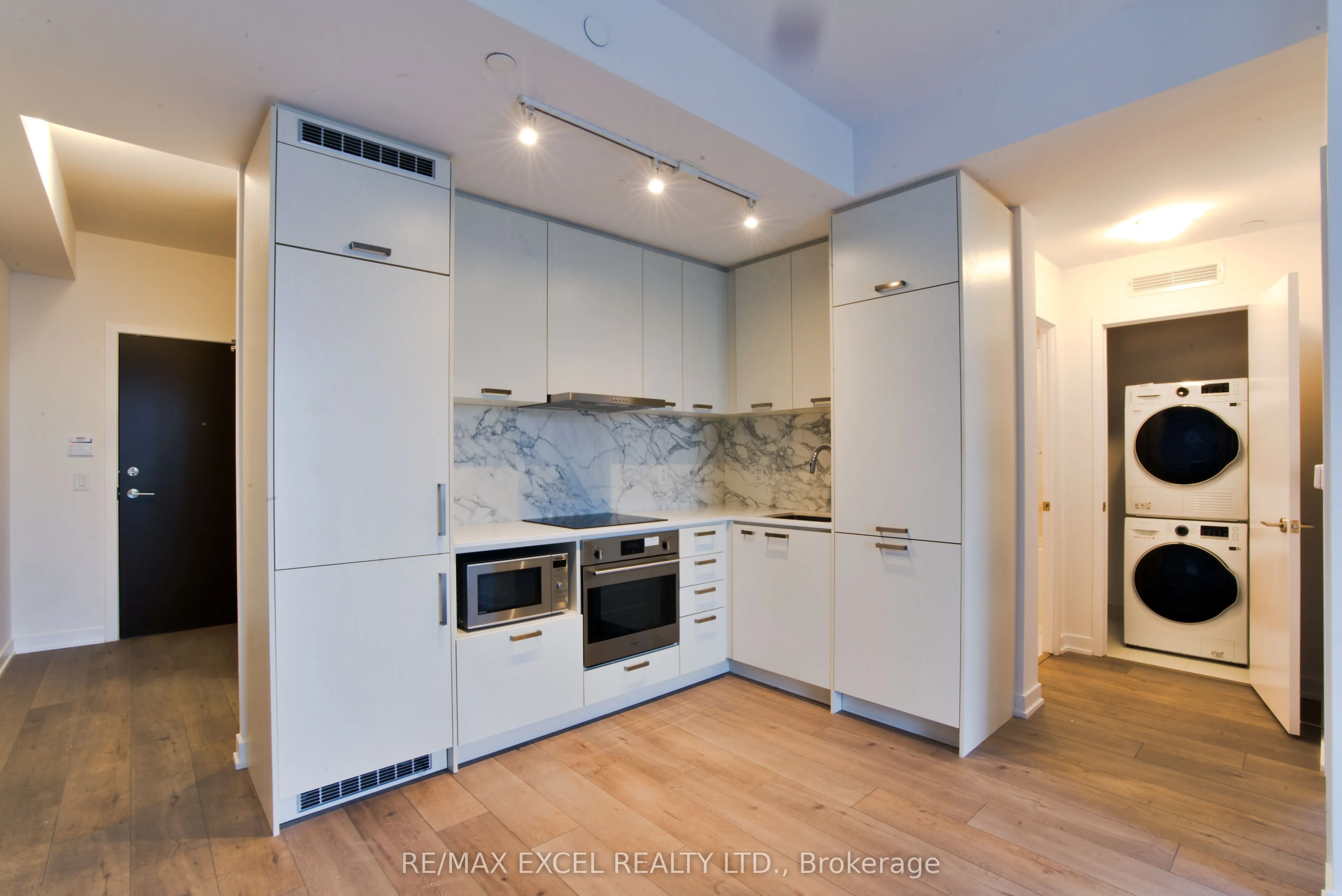 38 Honeycrisp Crescent, #1102