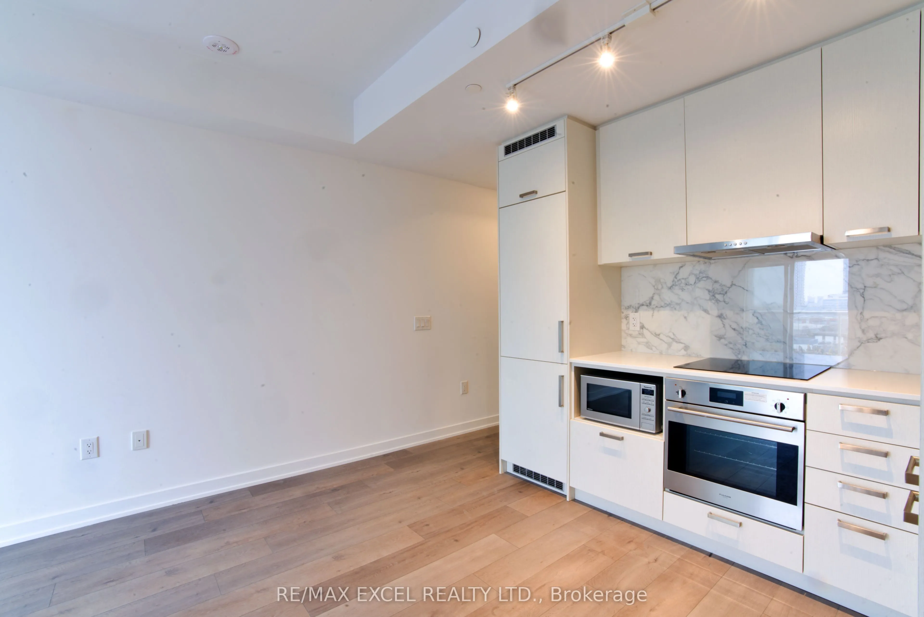 38 Honeycrisp Crescent, #1102