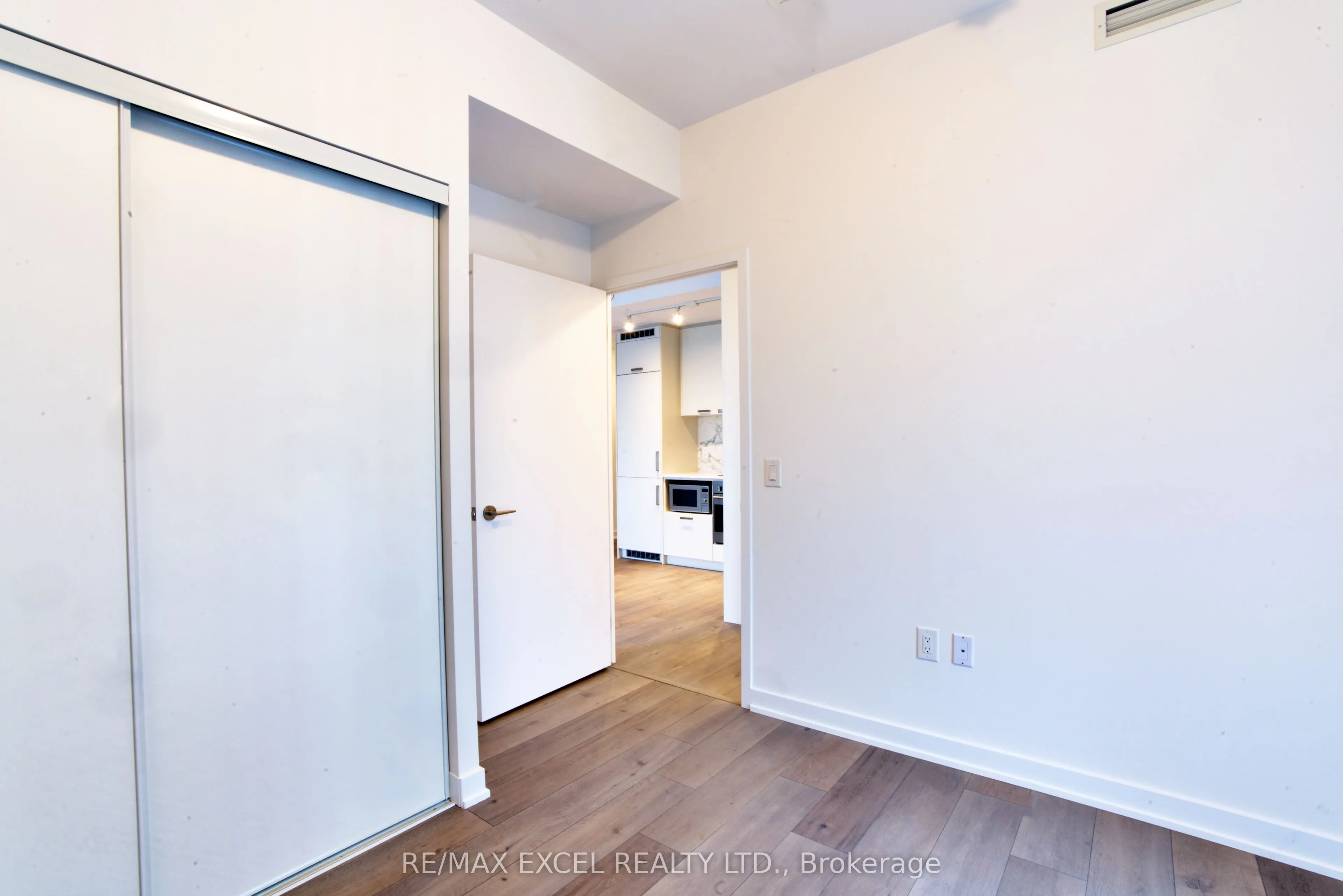 38 Honeycrisp Crescent, #1102