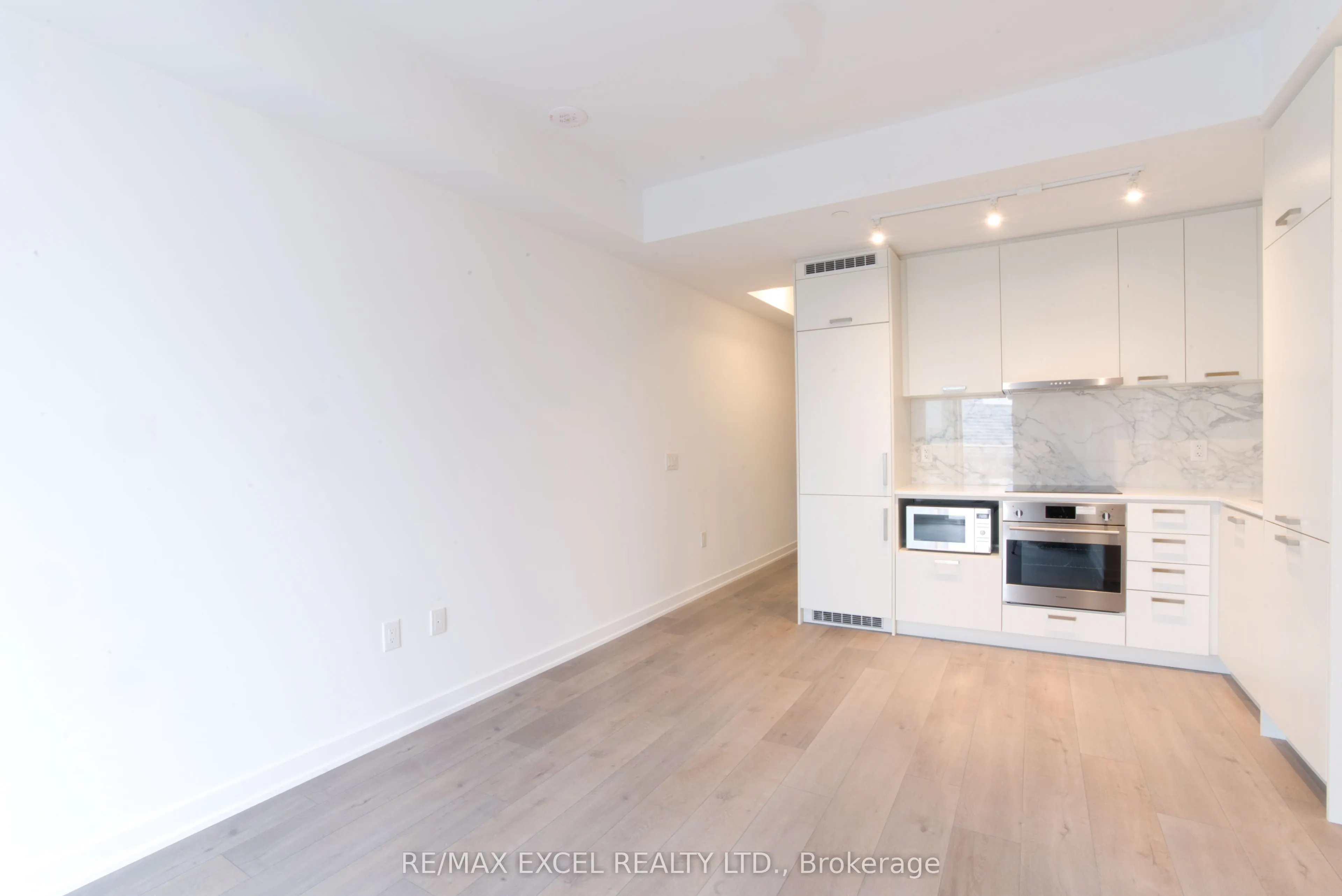 38 Honeycrisp Crescent, #1102