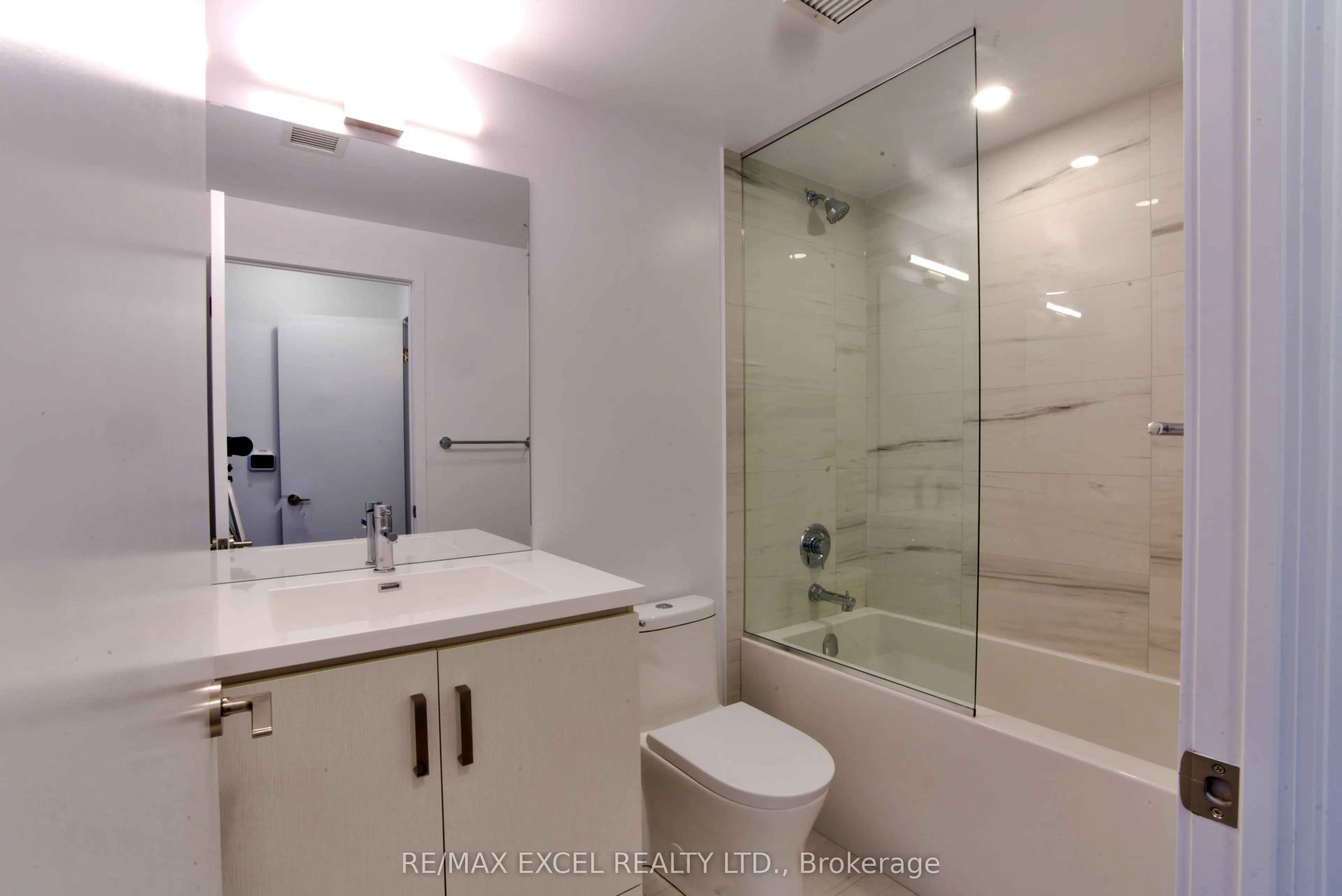 38 Honeycrisp Crescent, #1102