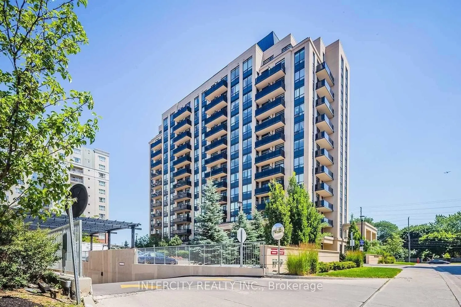 520 Steeles Avenue W, #1102