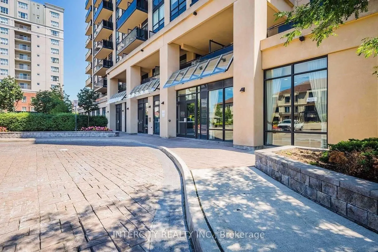 520 Steeles Avenue W, #1102