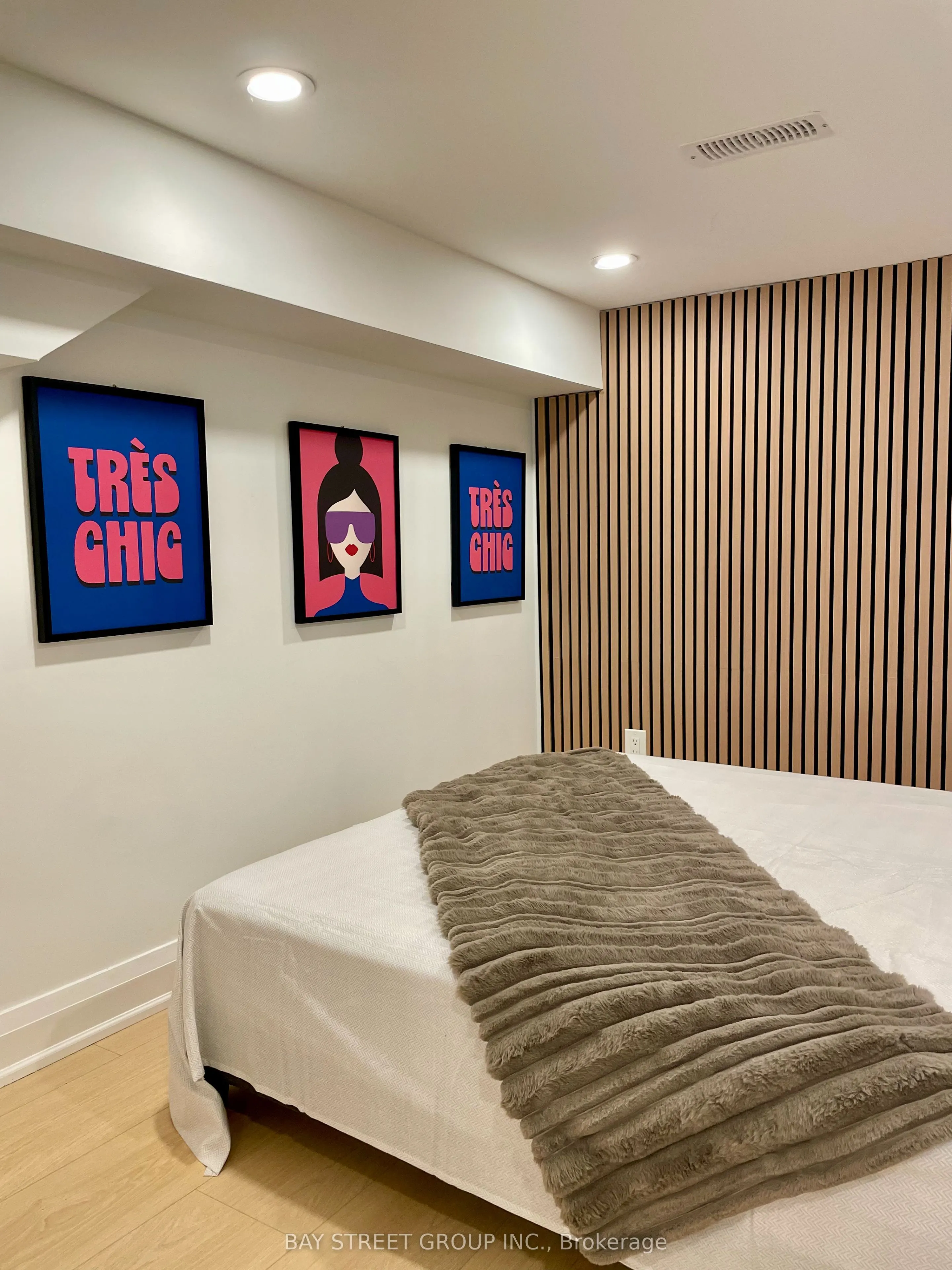 160 WILLIAM BOOTH Avenue