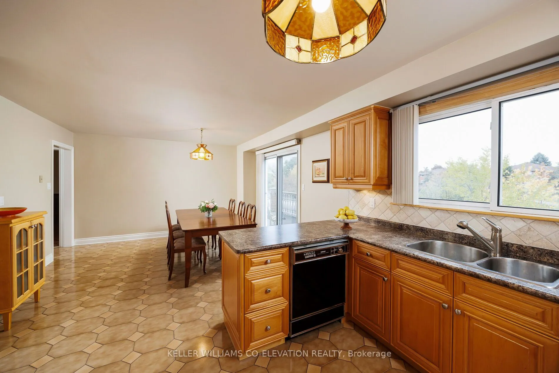 73 Queenston Crescent