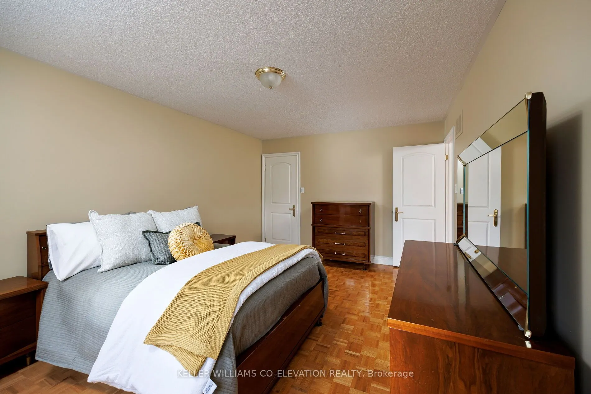 73 Queenston Crescent