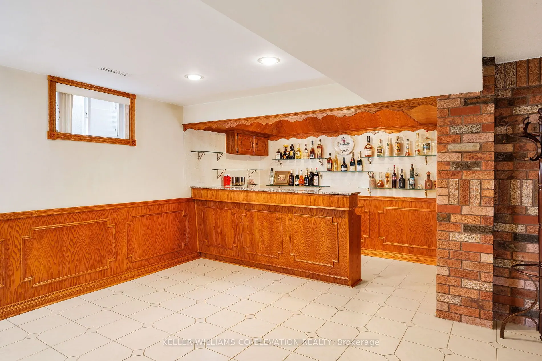 73 Queenston Crescent