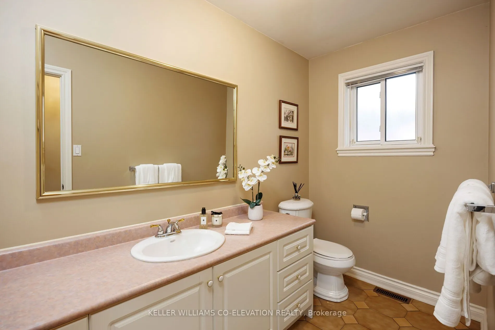 73 Queenston Crescent