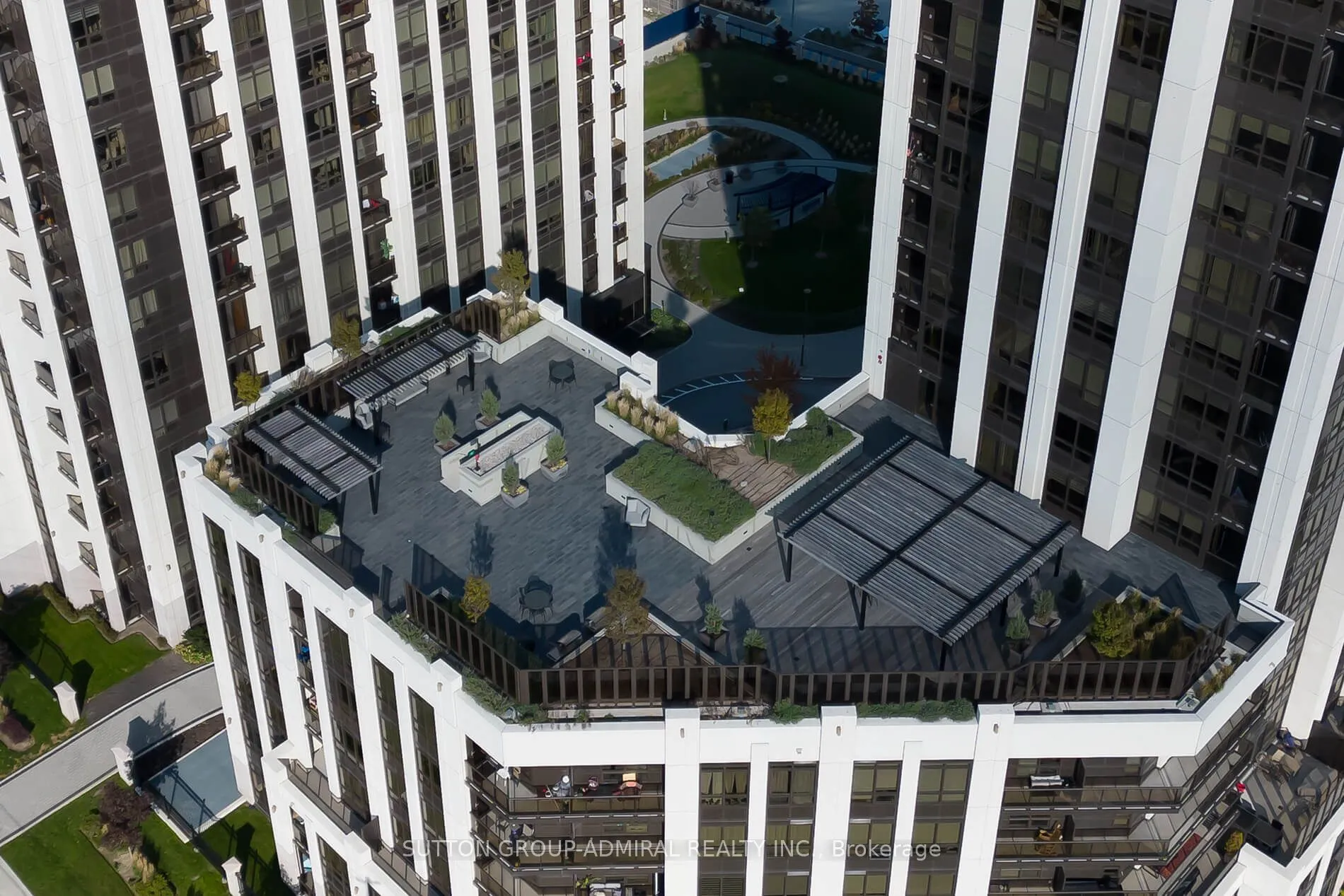 9075 Jane Street, #216