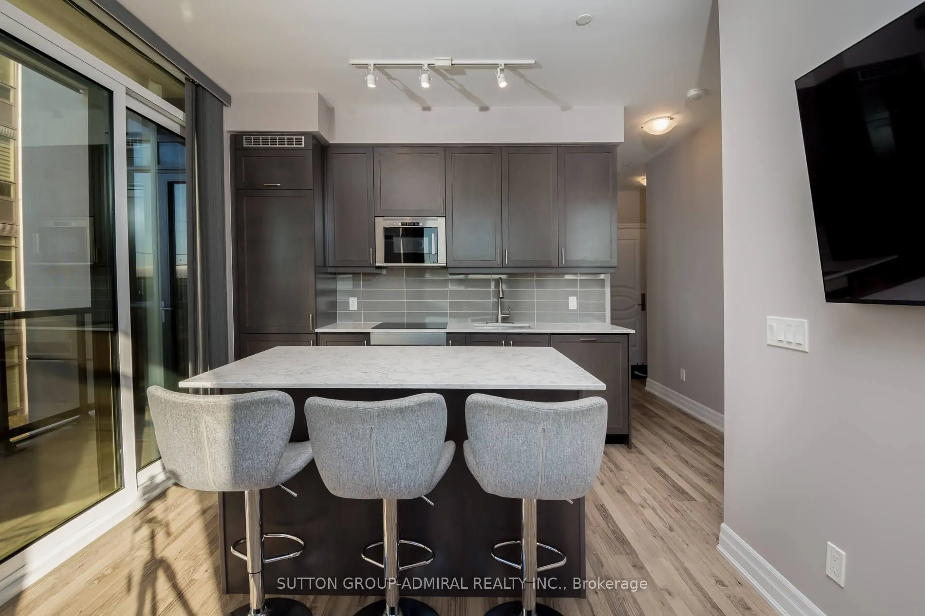 9075 Jane Street, #216
