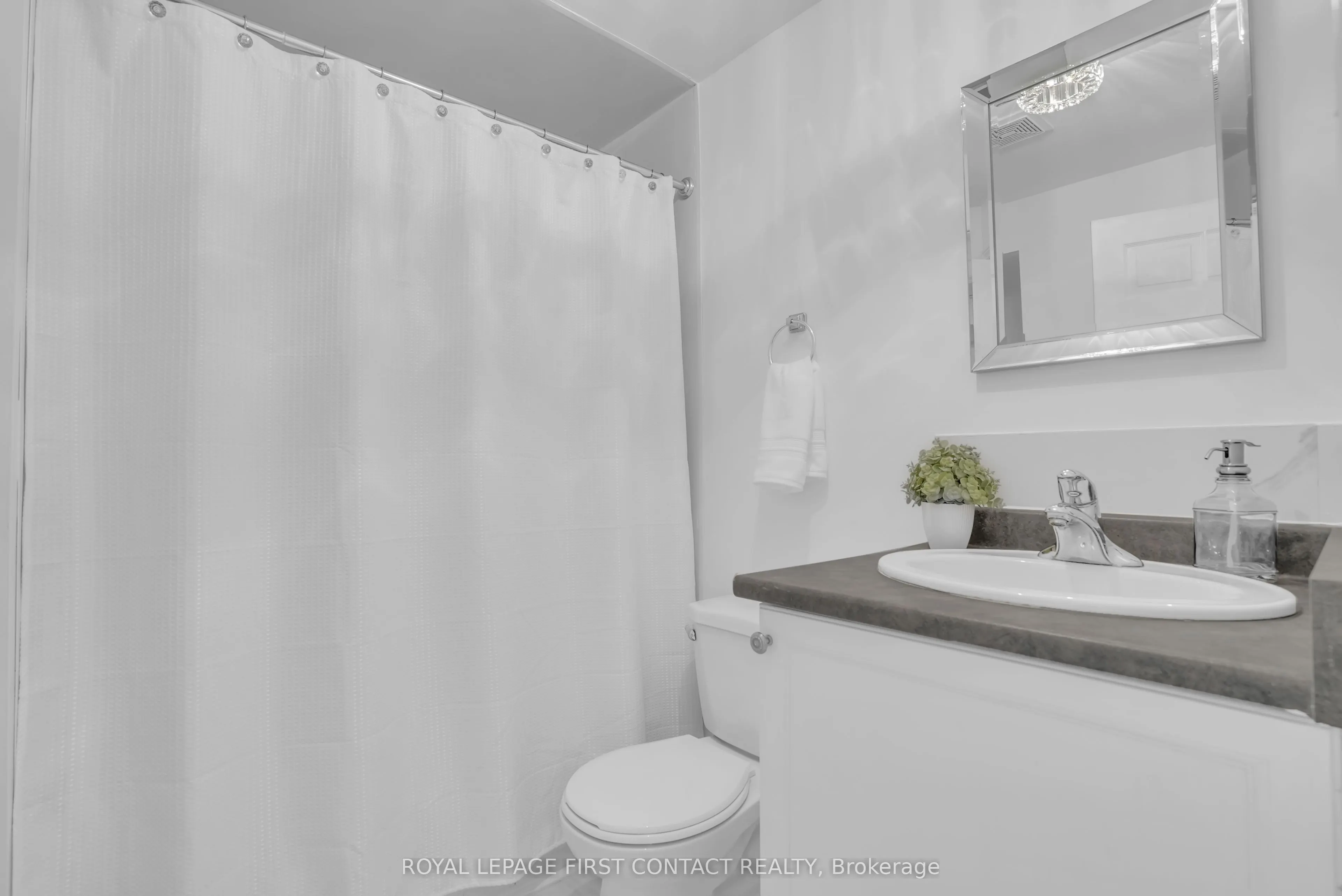 1328 Vincent Crescent