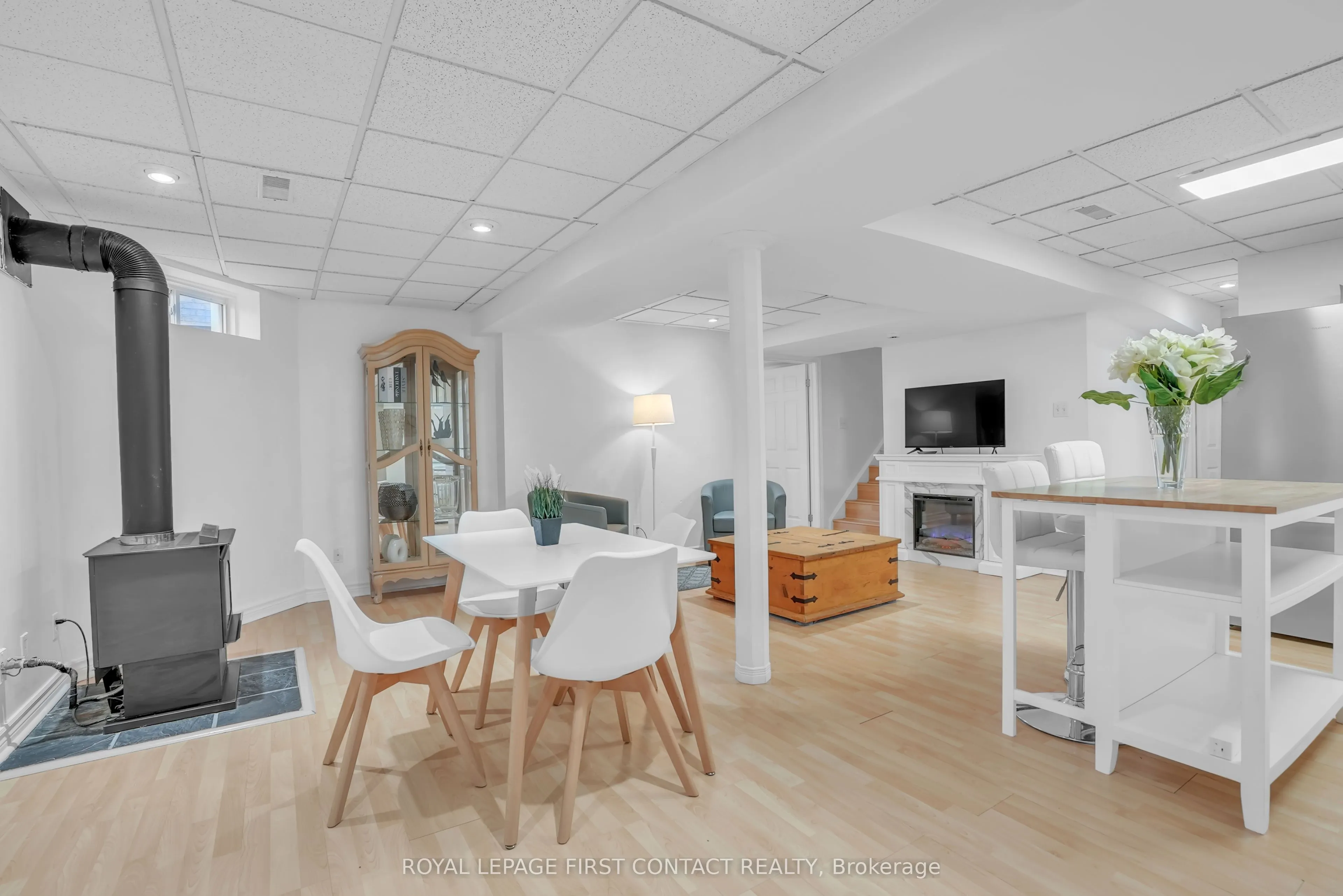 1328 Vincent Crescent