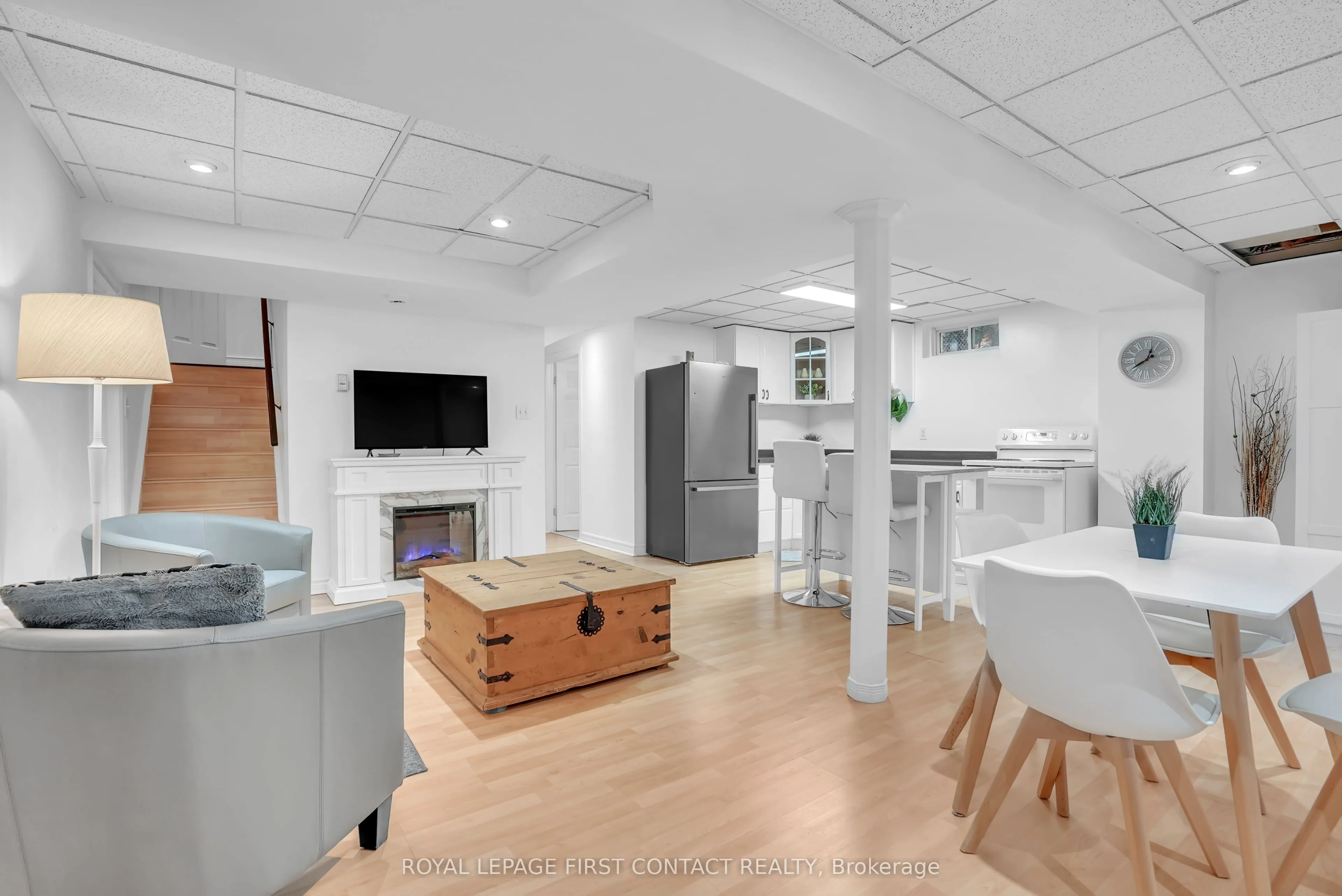 1328 Vincent Crescent