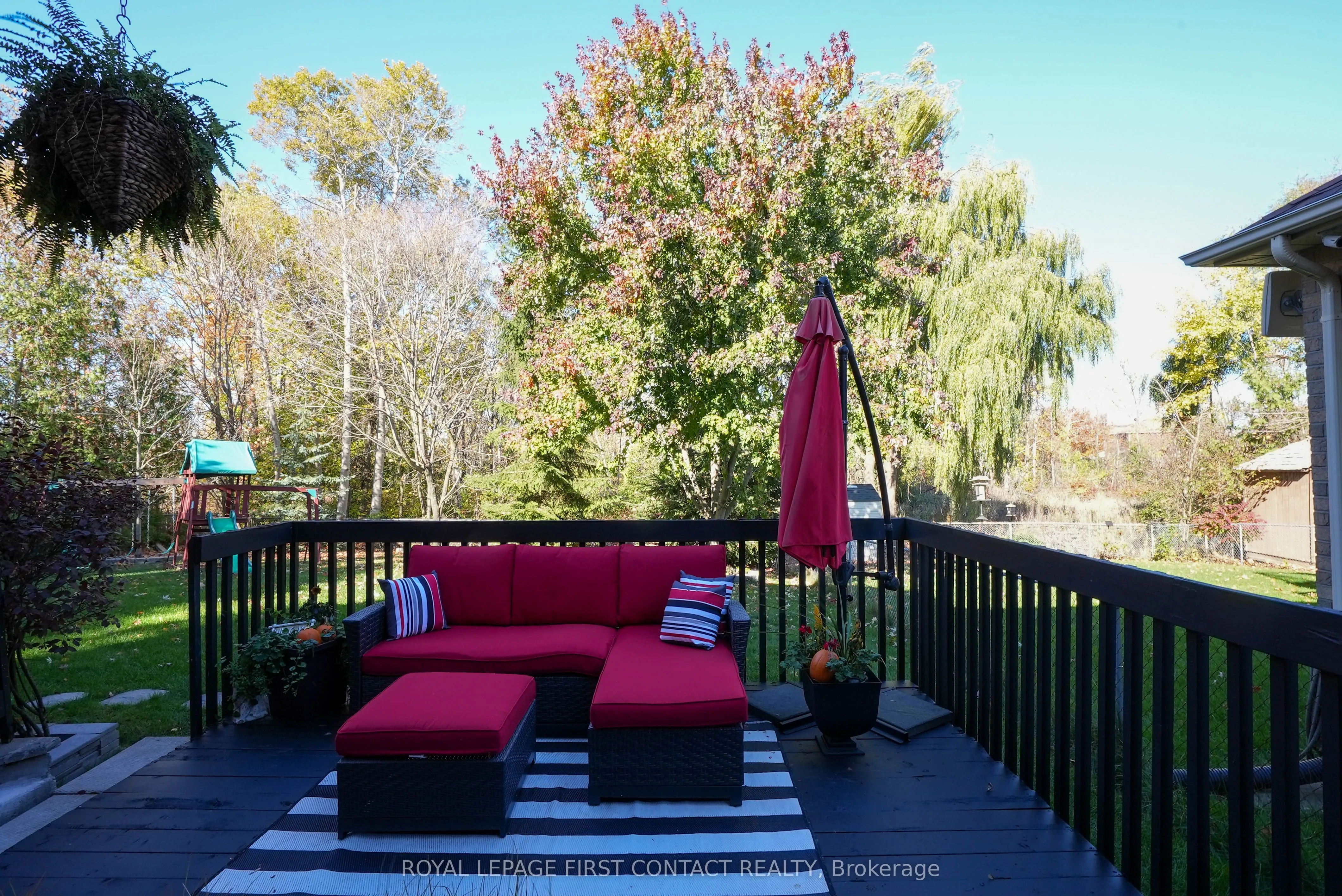 1328 Vincent Crescent