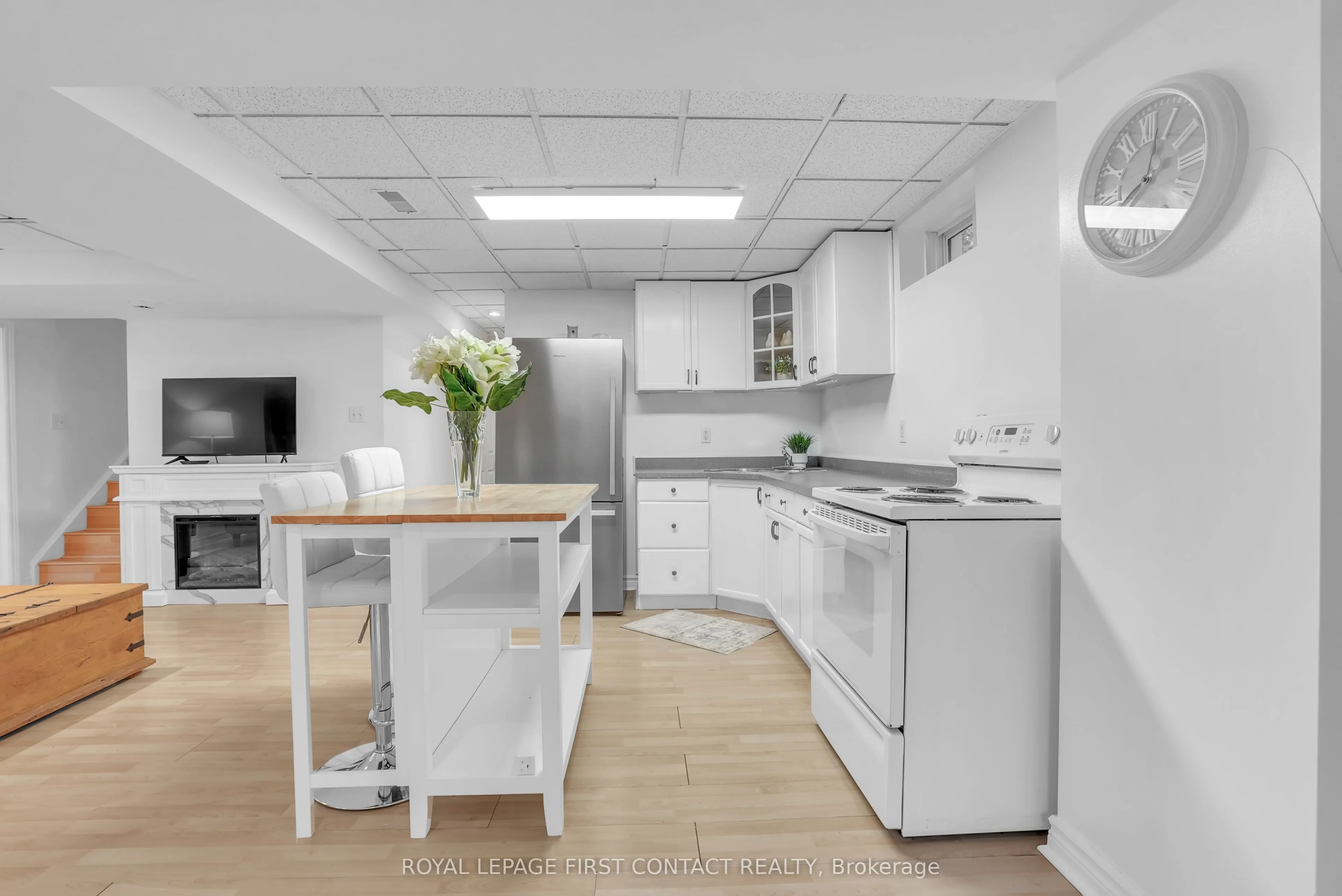 1328 Vincent Crescent