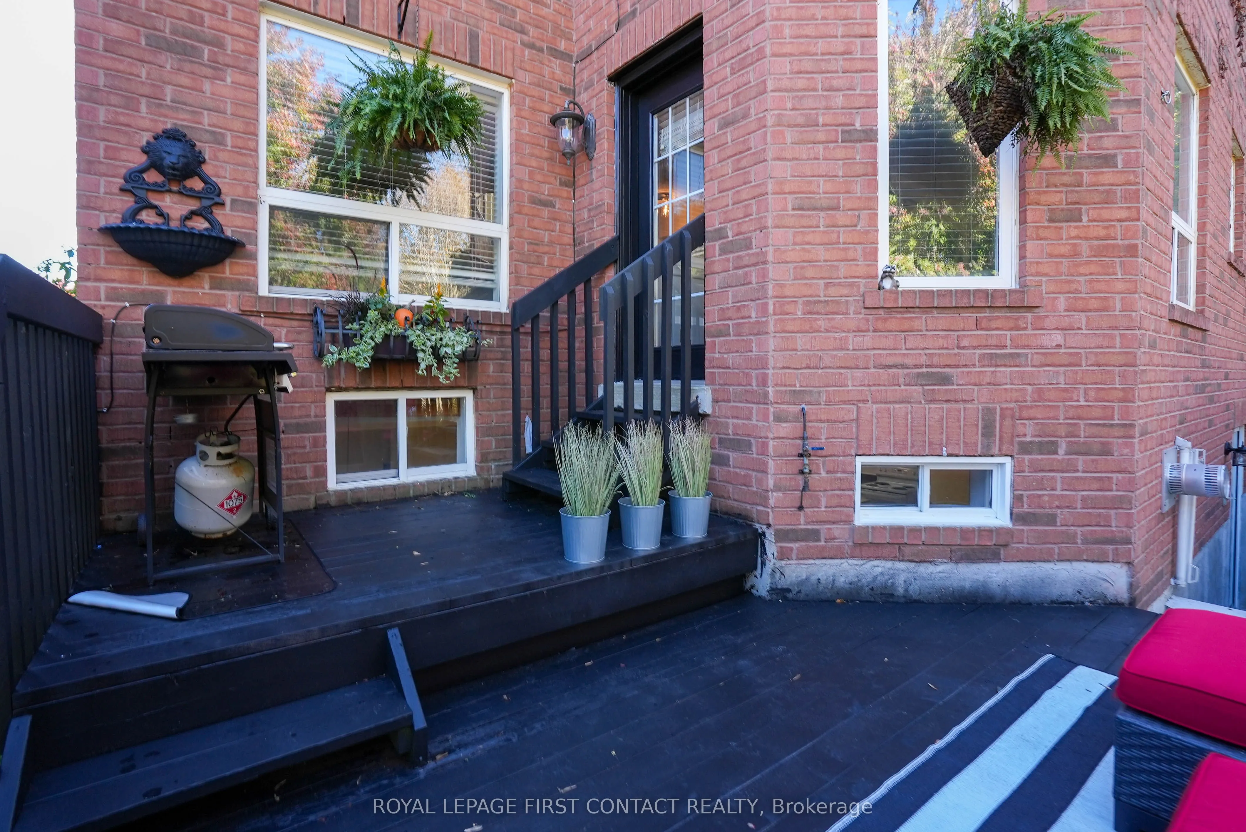 1328 Vincent Crescent