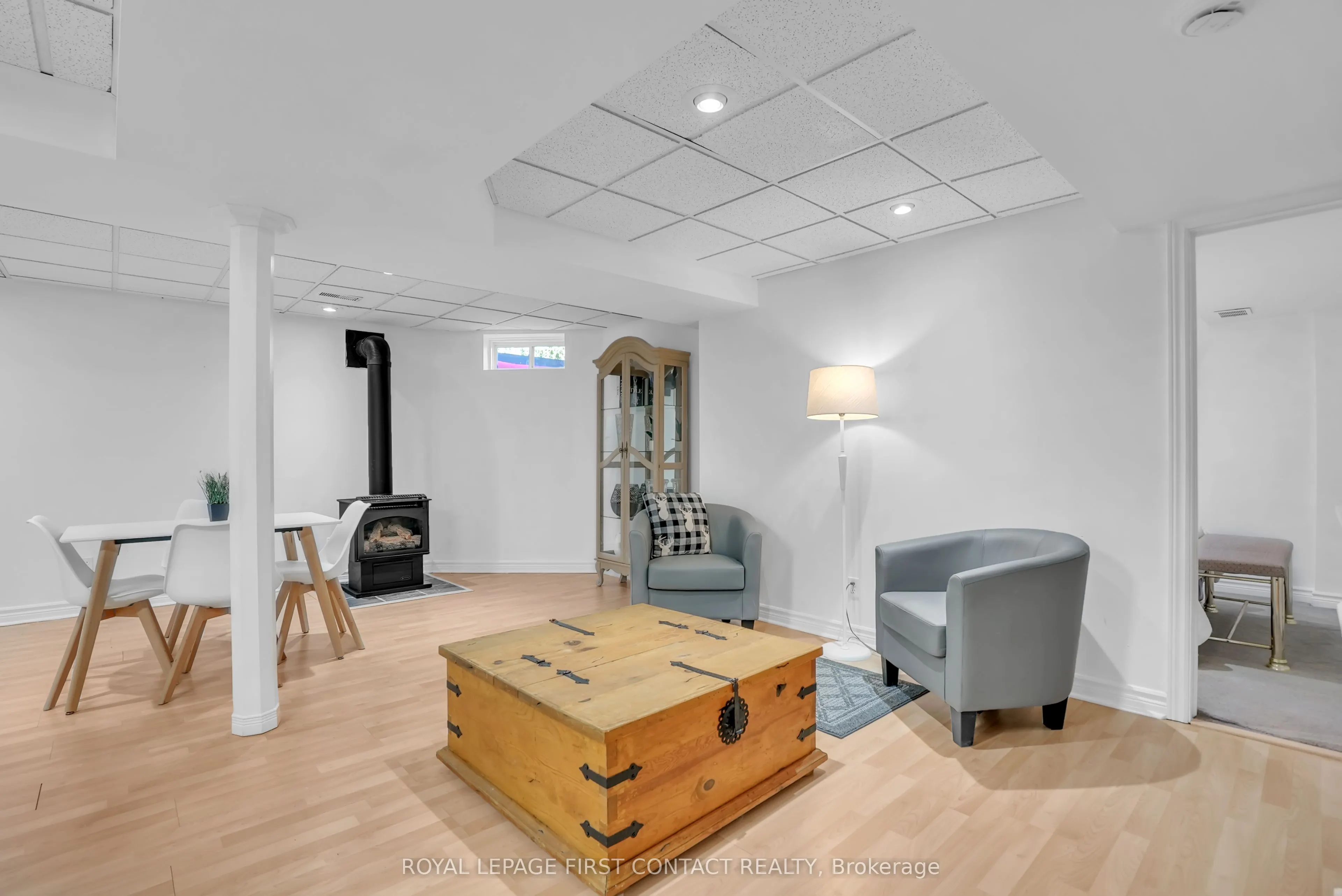 1328 Vincent Crescent