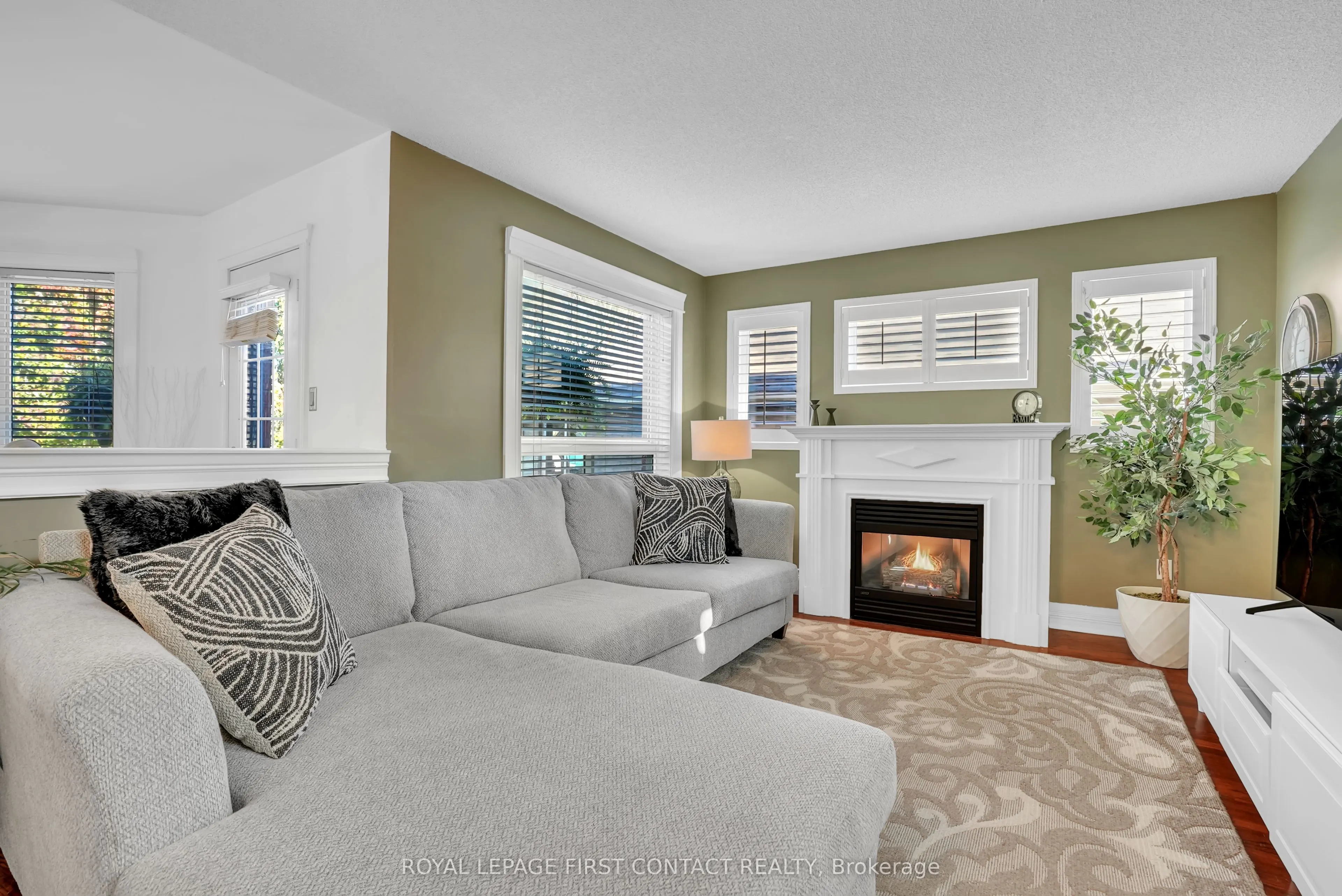 1328 Vincent Crescent