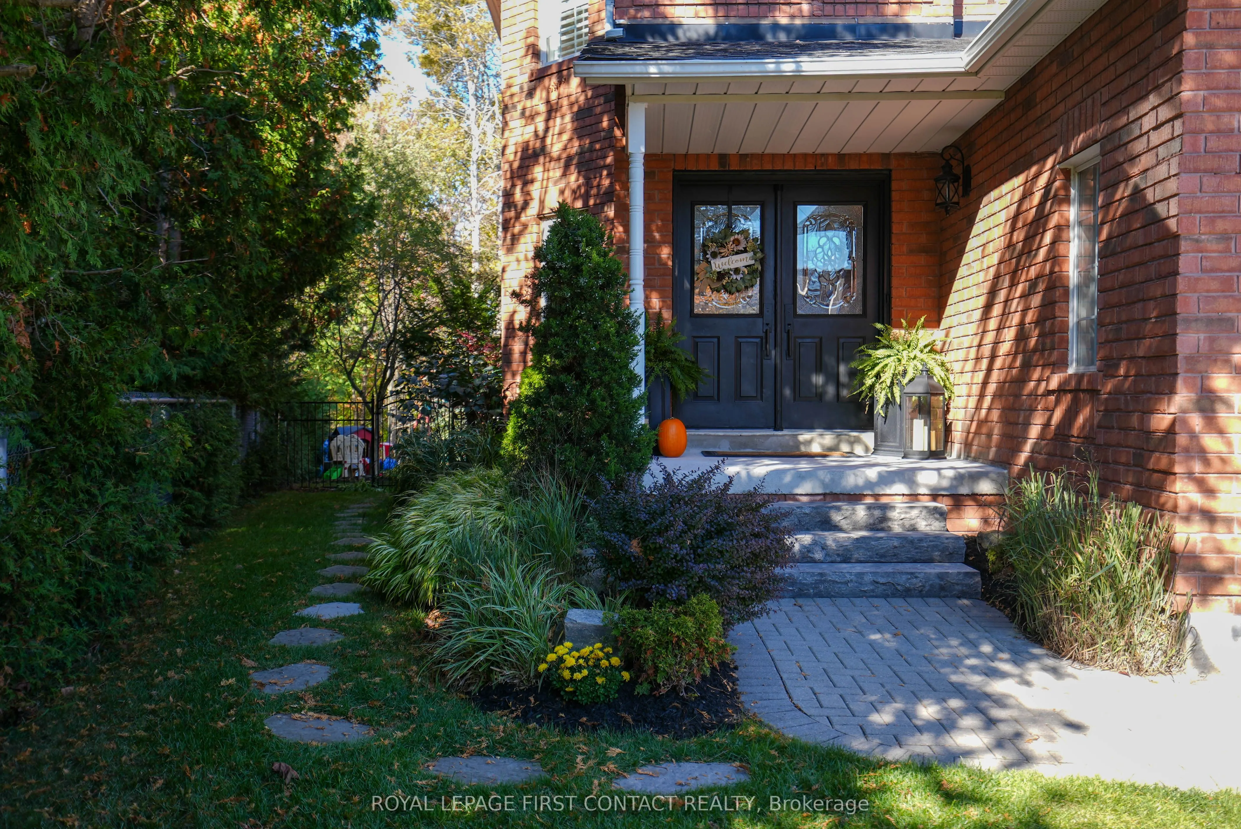 1328 Vincent Crescent