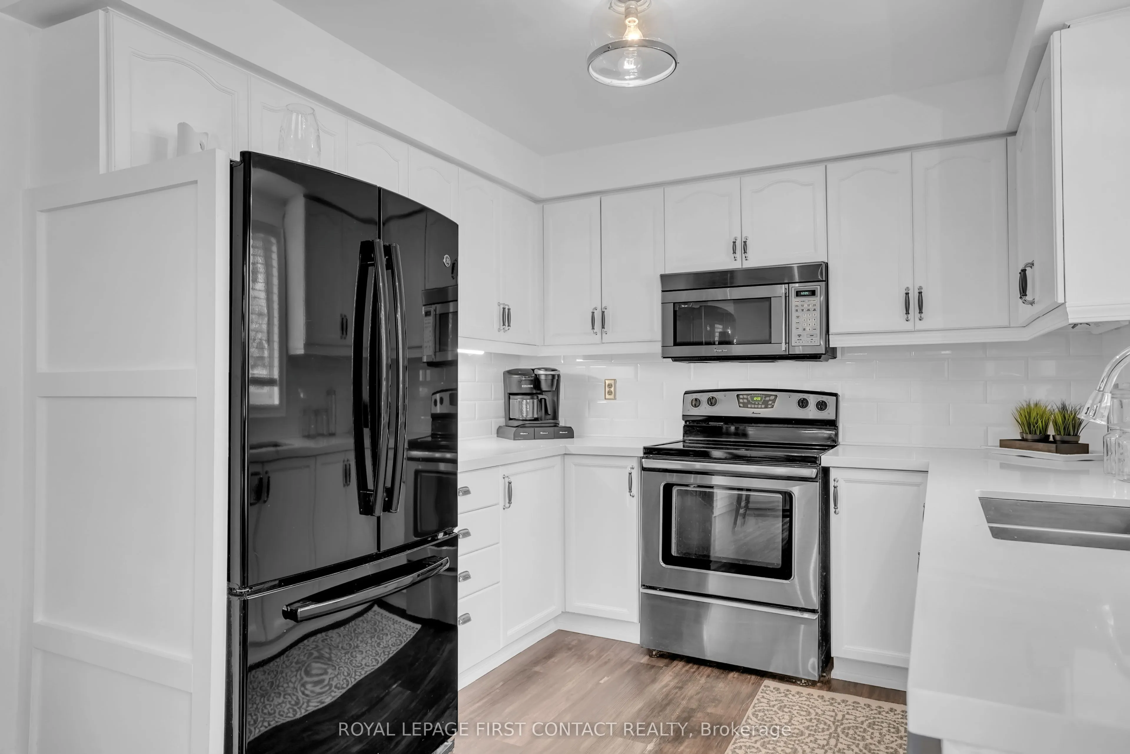 1328 Vincent Crescent