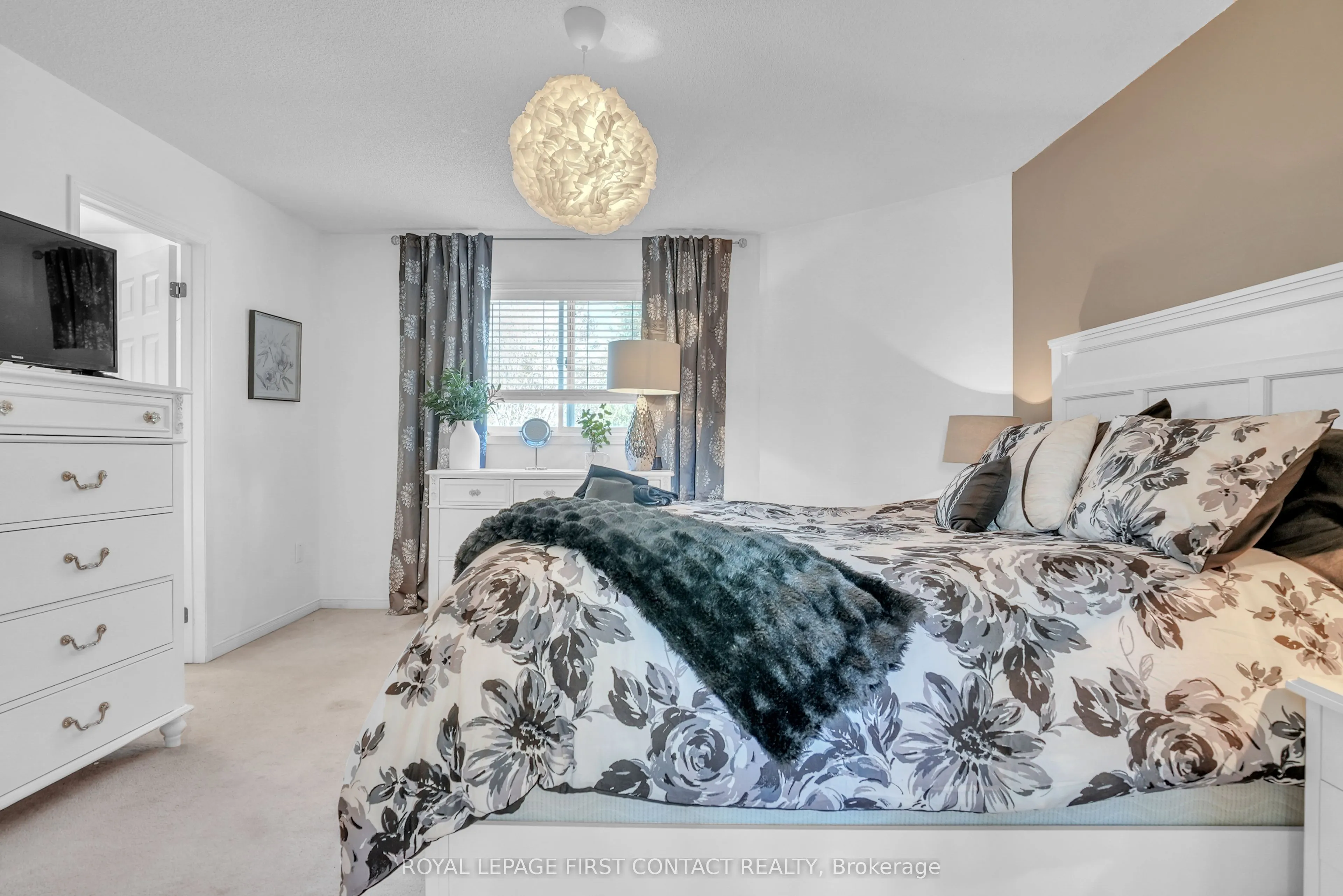 1328 Vincent Crescent