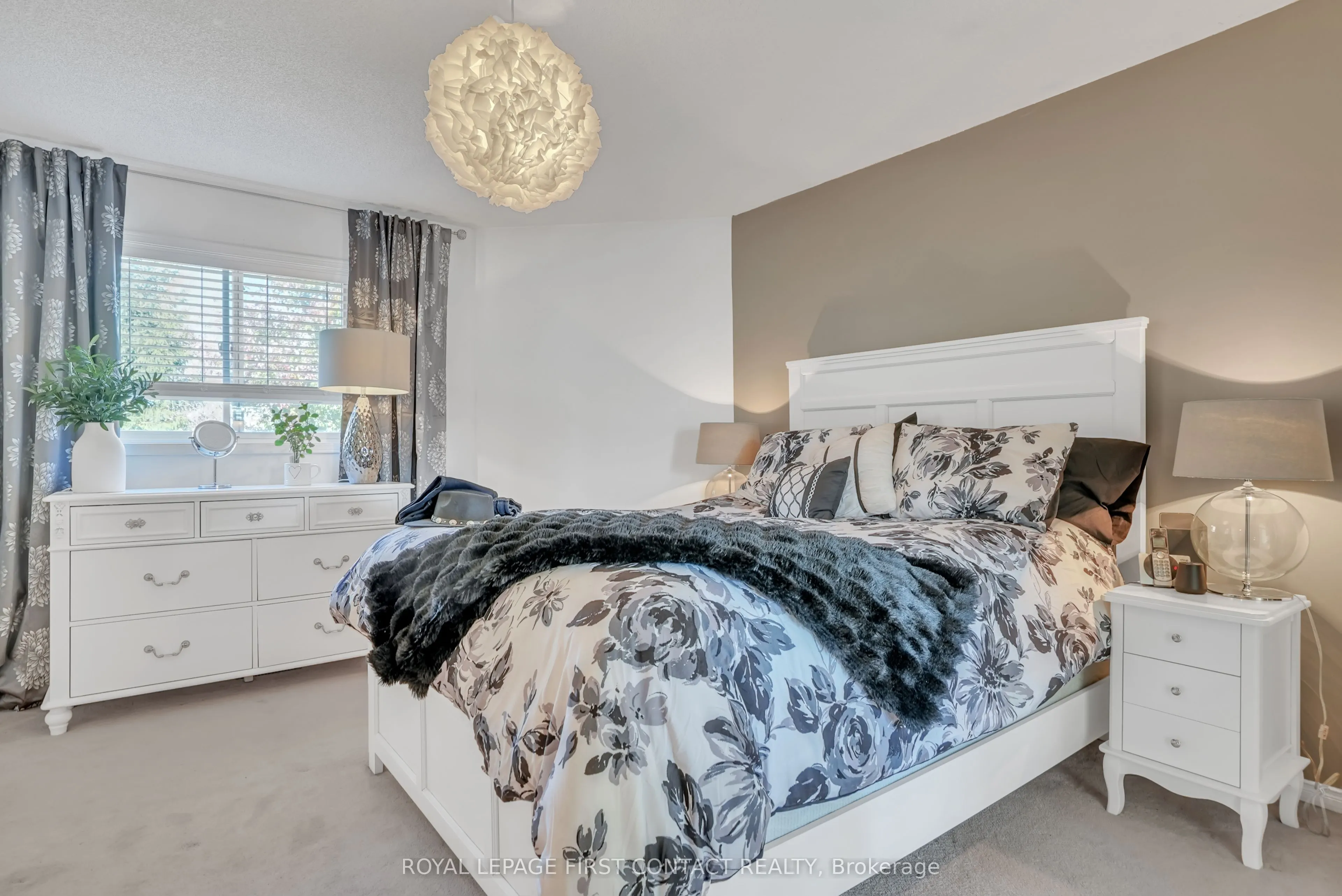 1328 Vincent Crescent