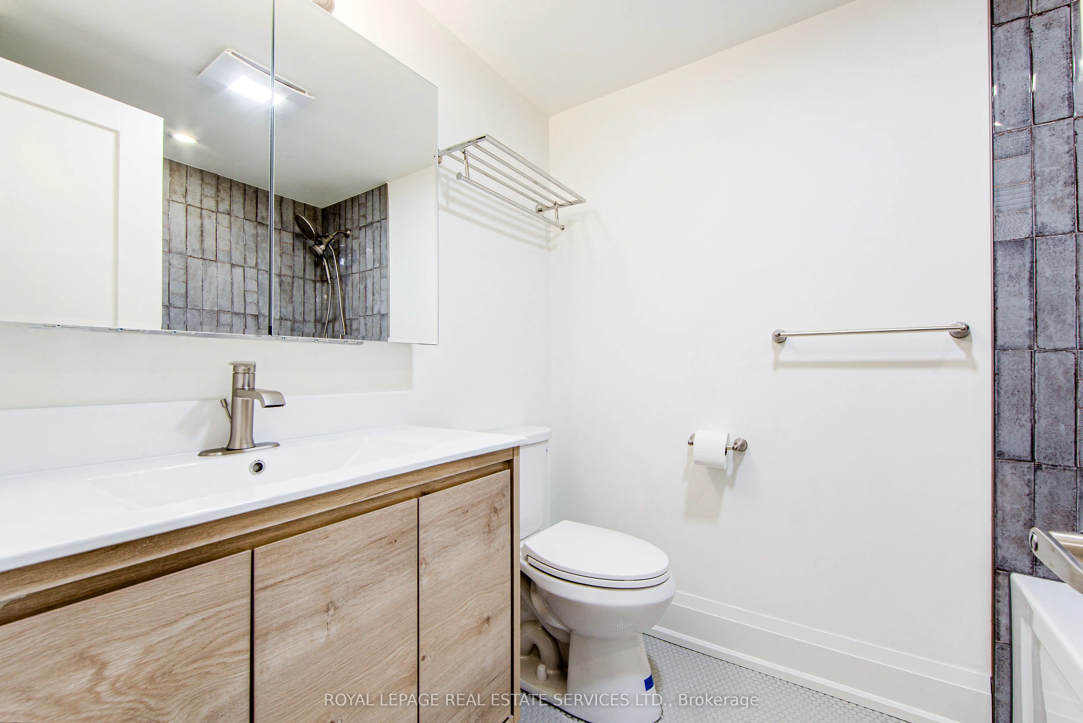 27 Poplar Crescent, #20