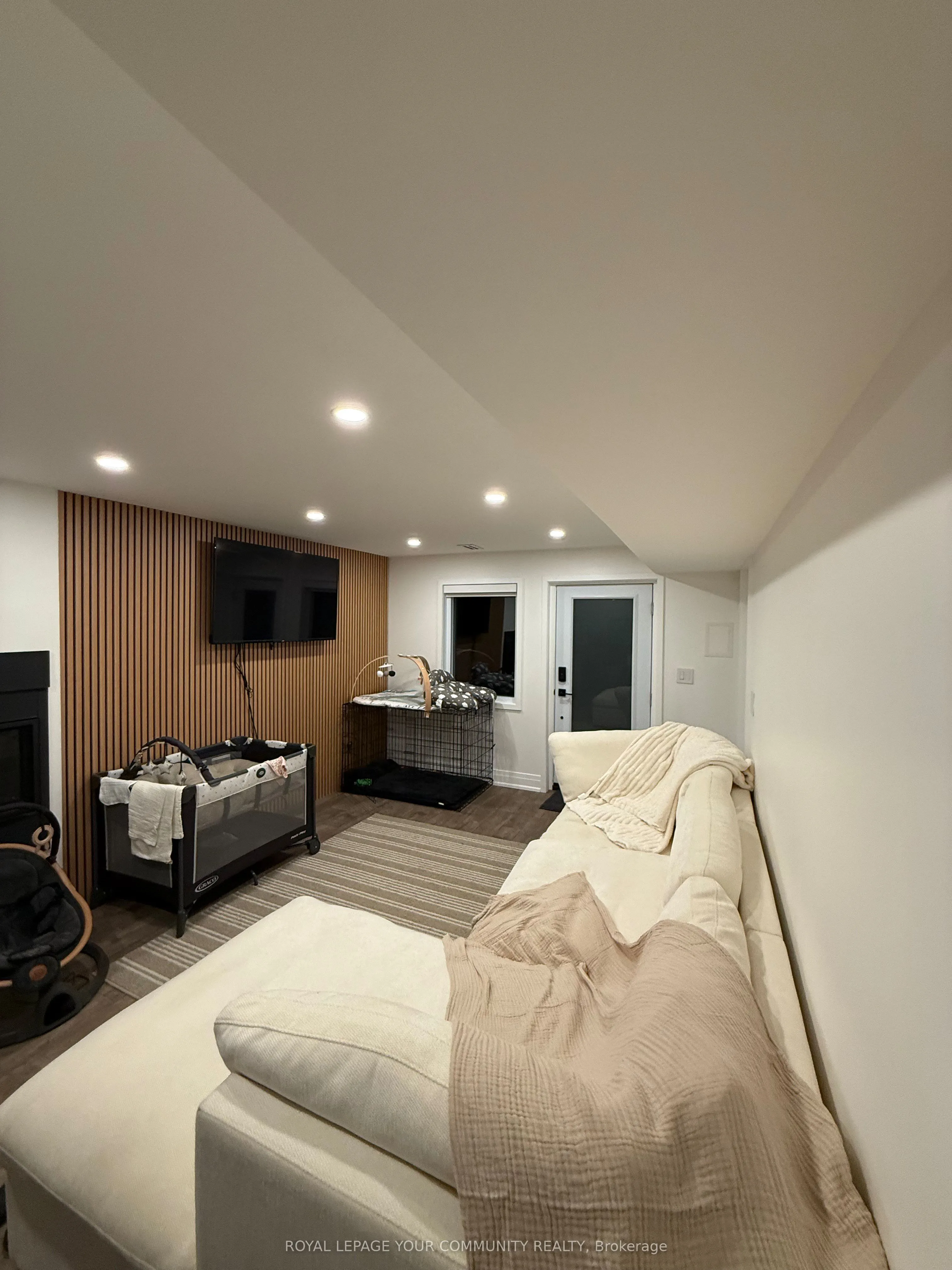 89 Maplegrove Avenue, #LOWER