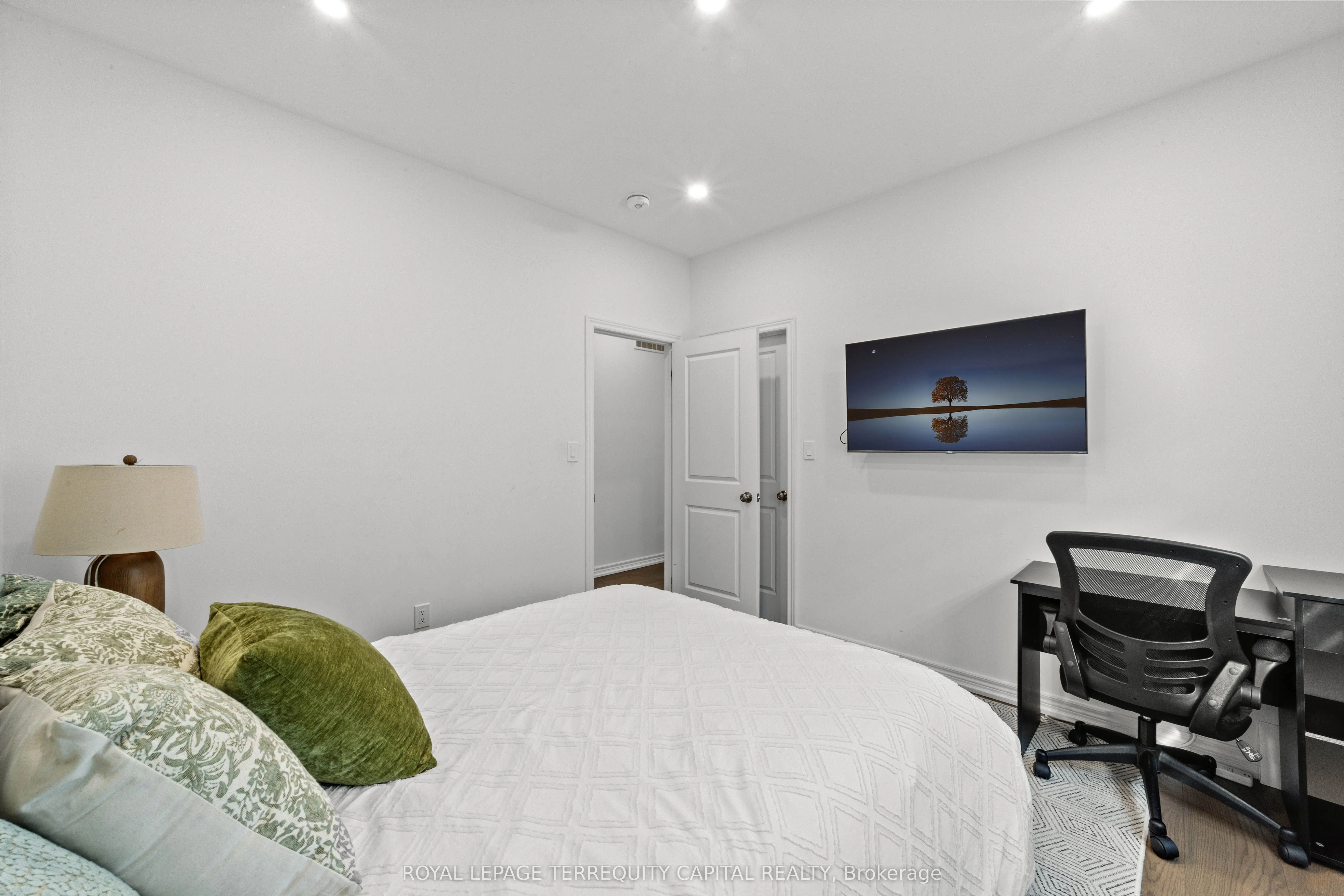 144 Pine Hill Crescent