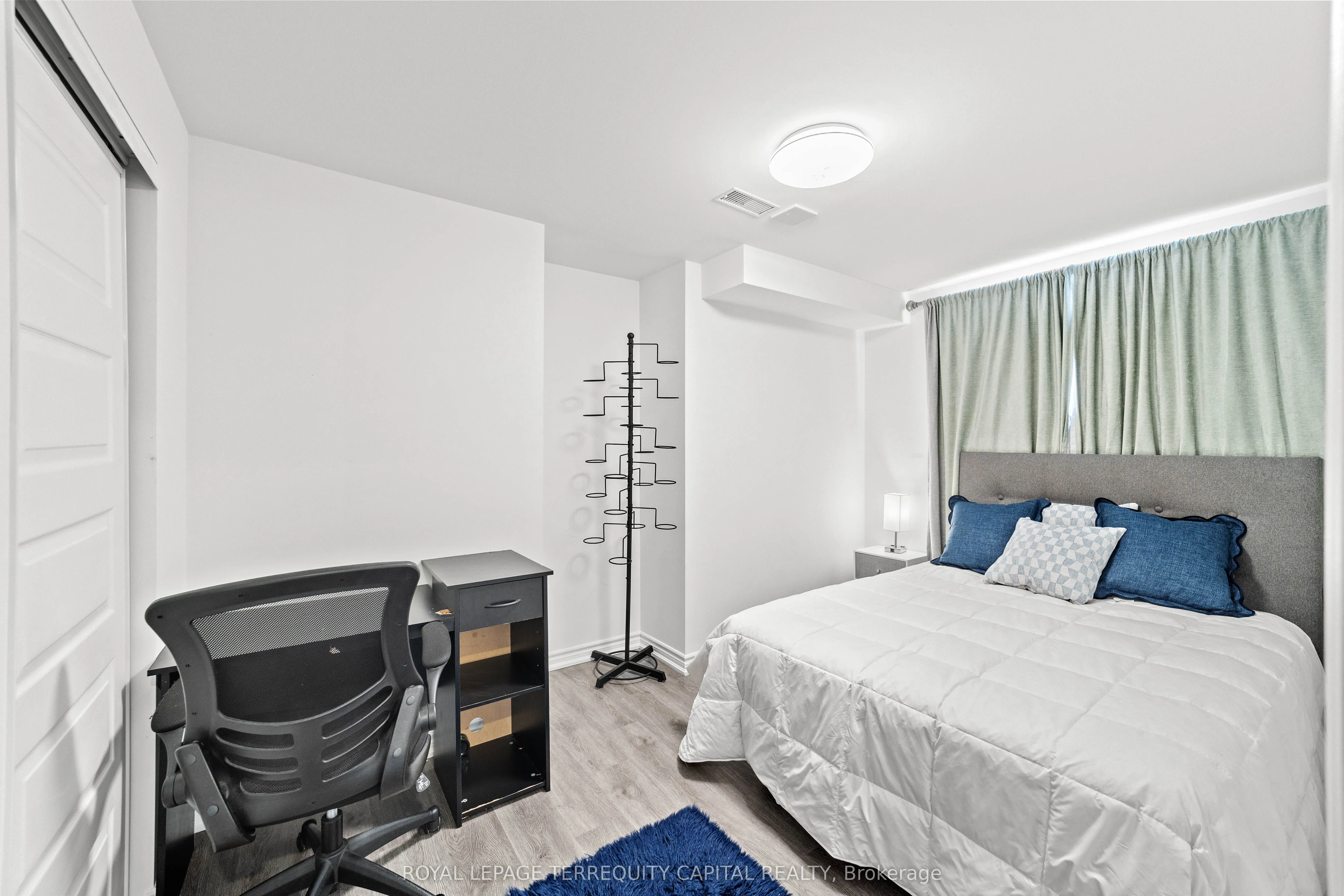 144 Pine Hill Crescent