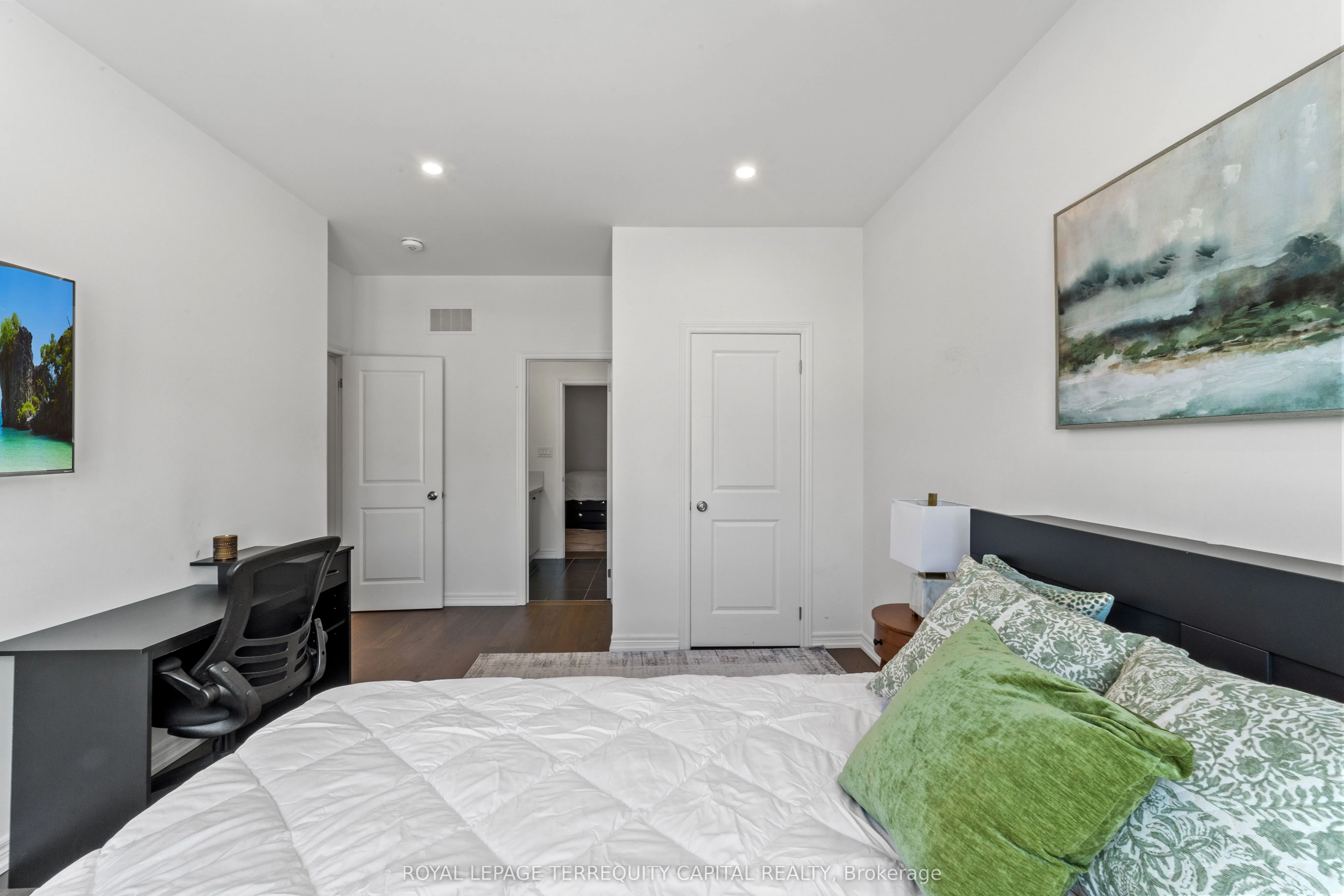 144 Pine Hill Crescent