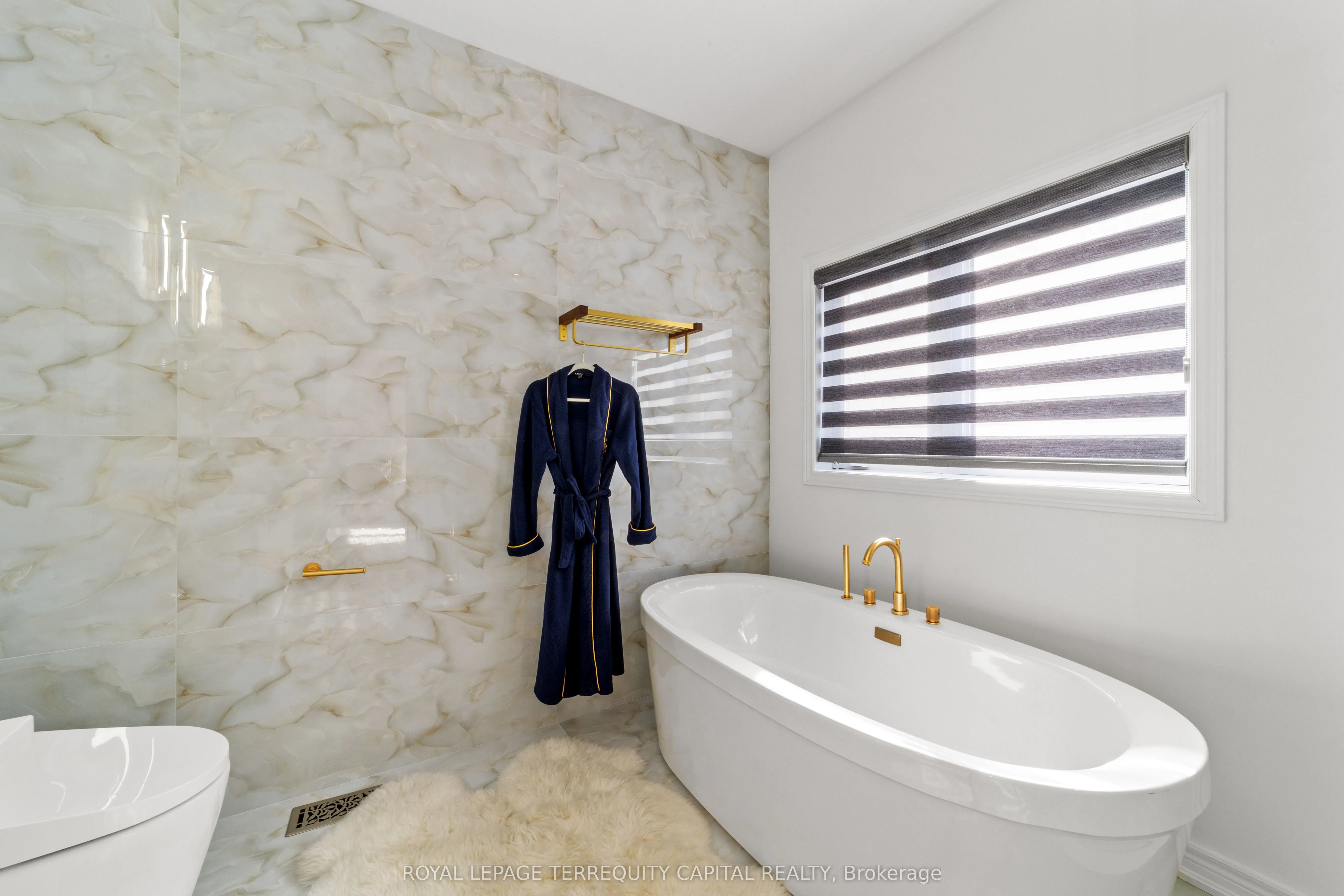 144 Pine Hill Crescent