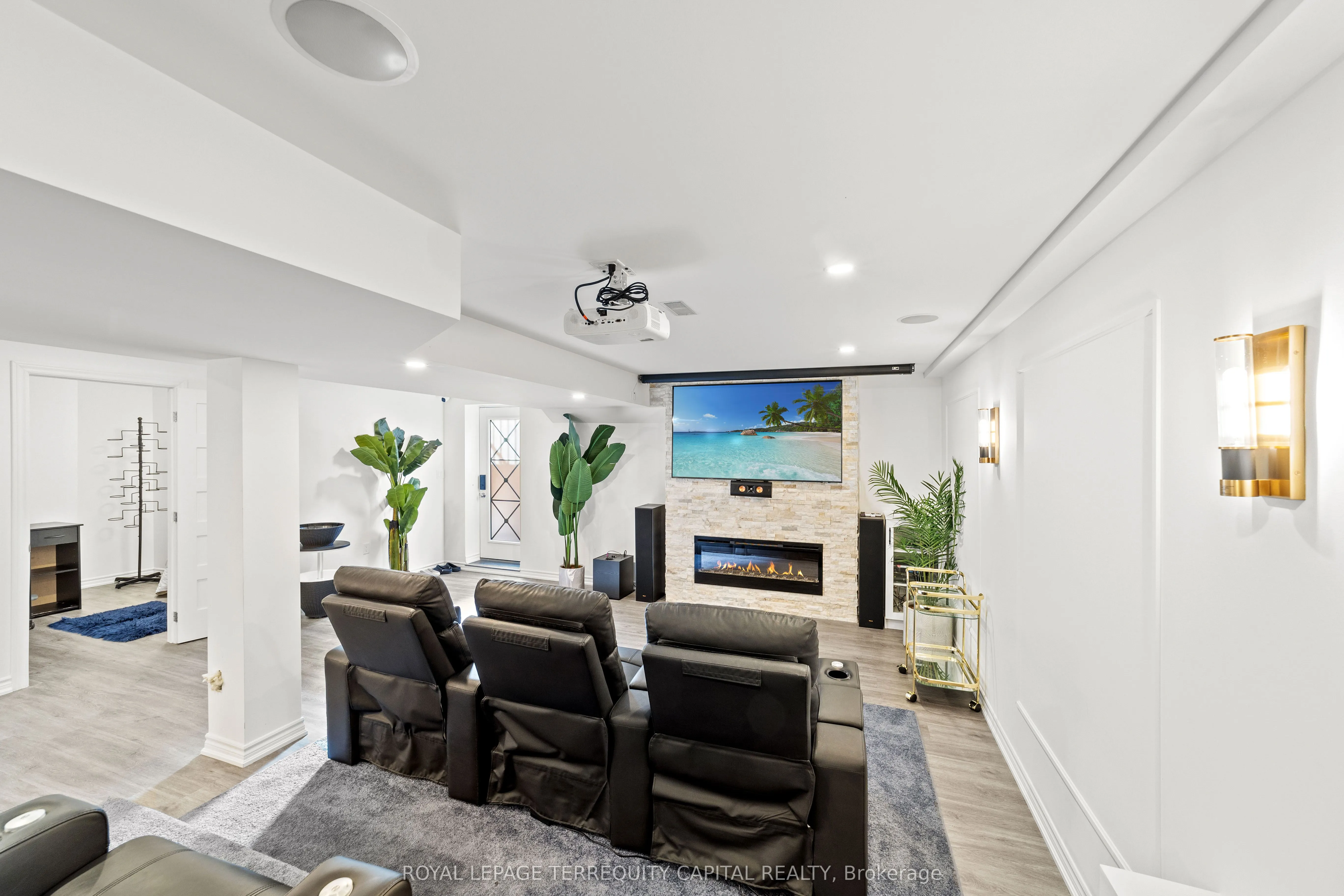 144 Pine Hill Crescent